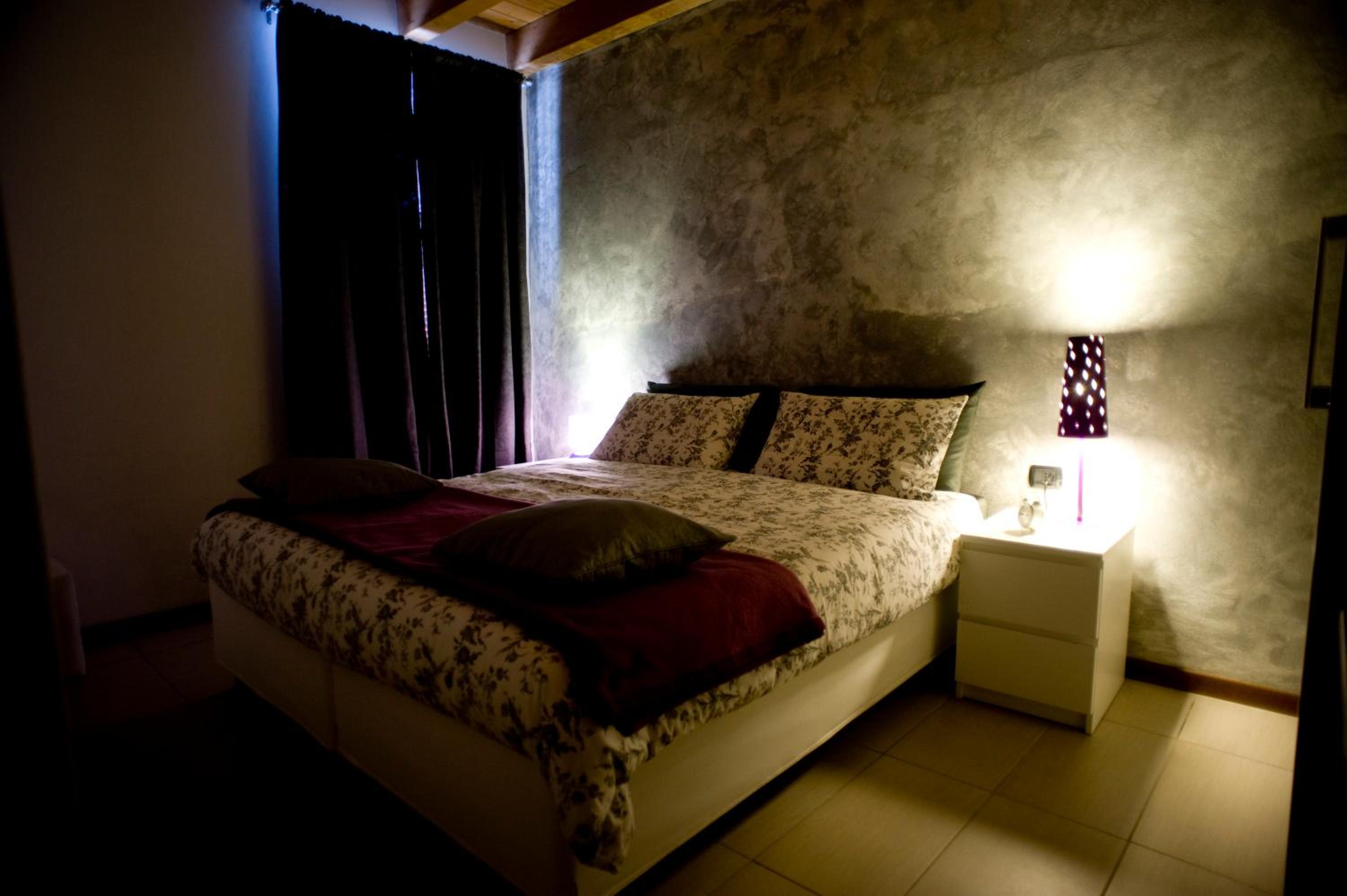 Double or Twin Room with Private Bathroom - Photo 7