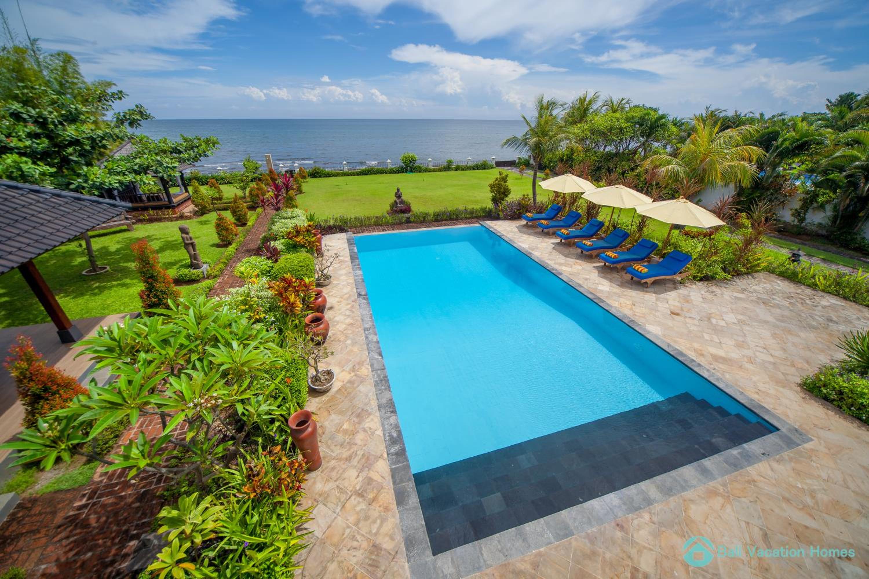 Three-Bedroom Villa photo 3