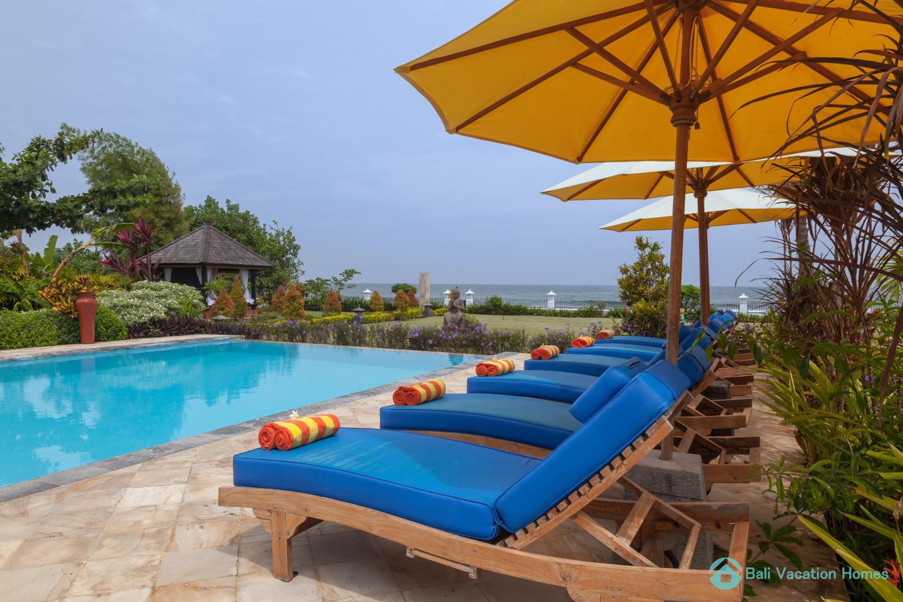 Three-Bedroom Villa photo 2