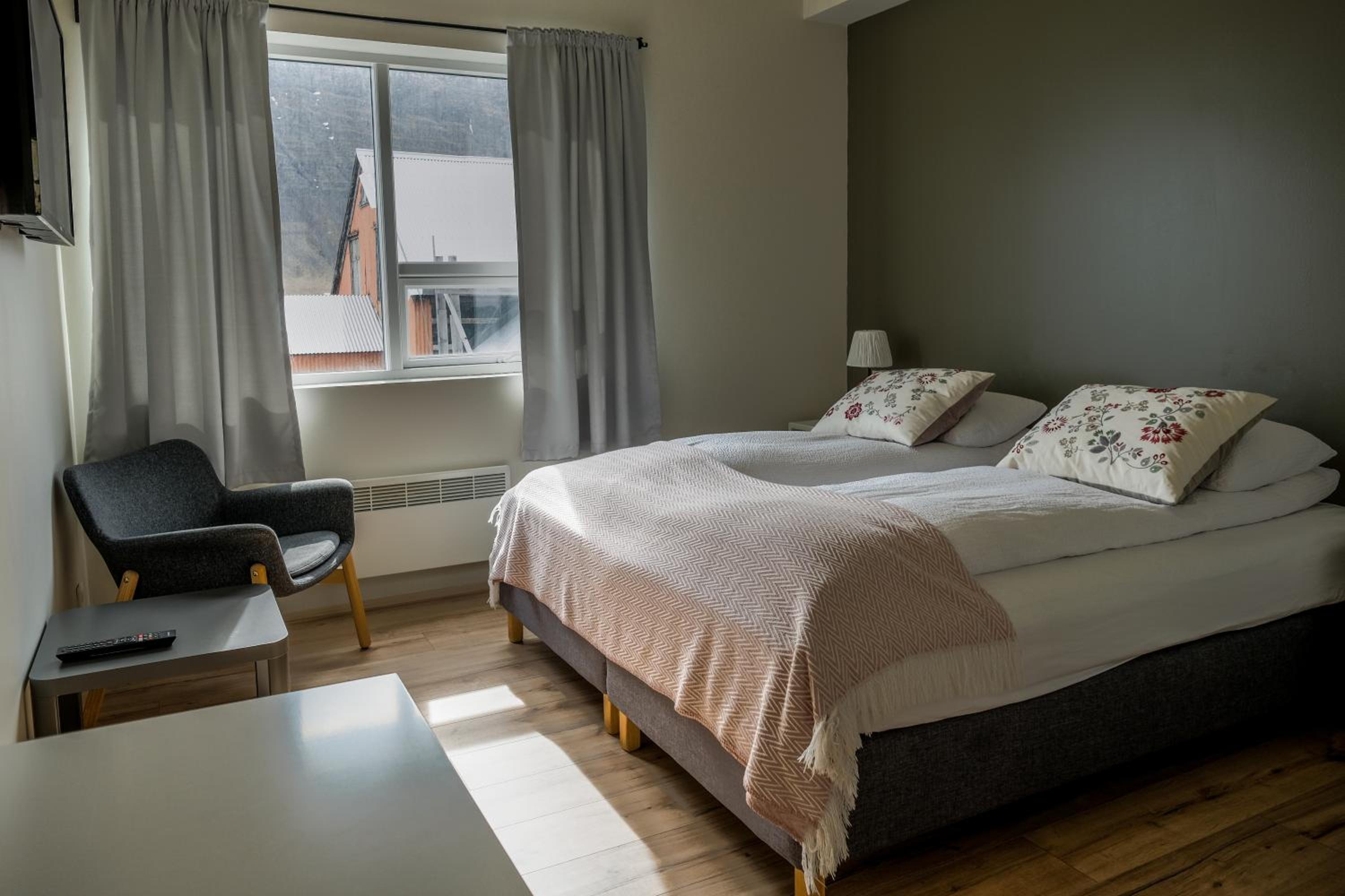 Double or Twin Room with Bathroom photo 2