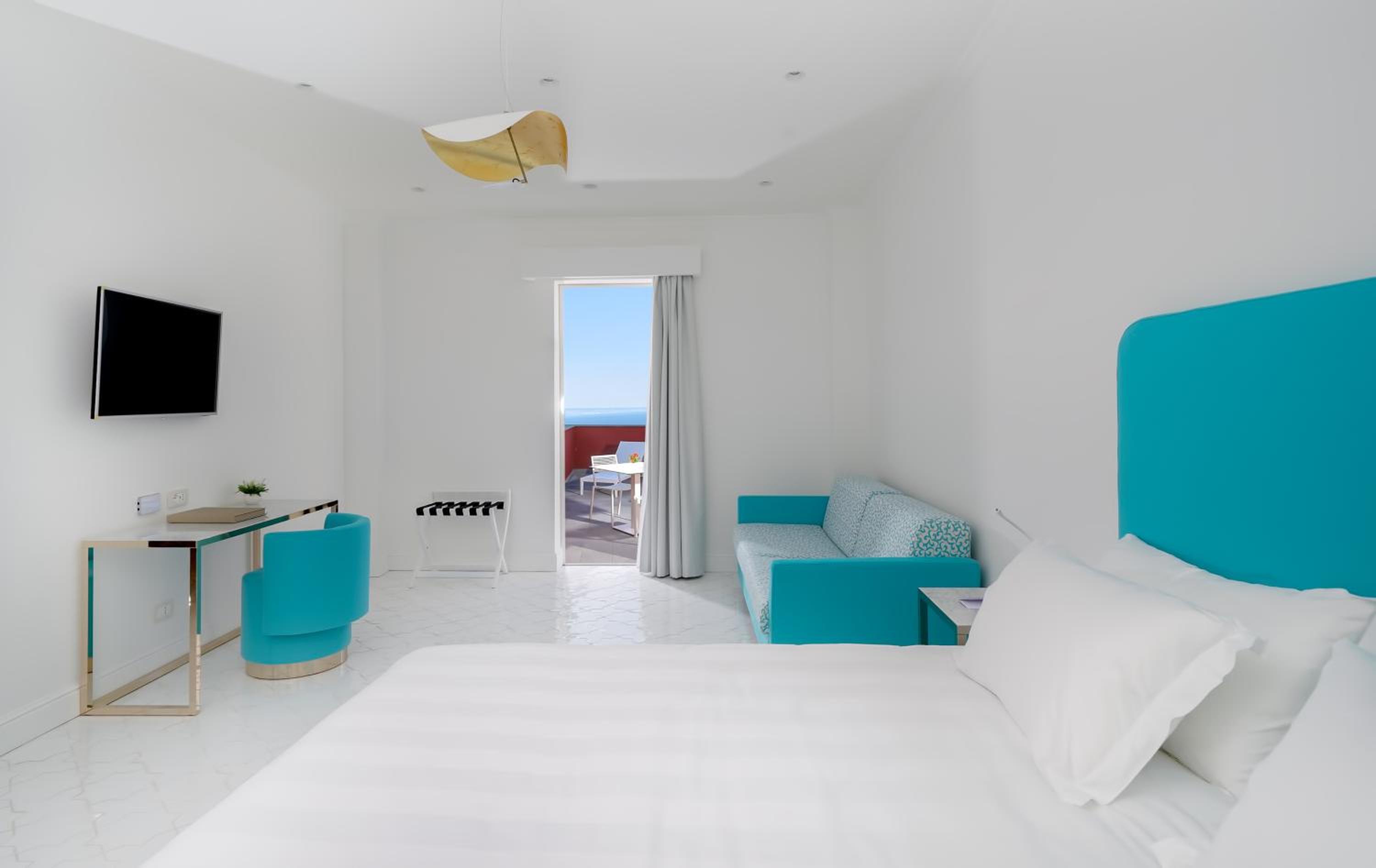 Junior Suite with Terrace & Sea View - Photo 9