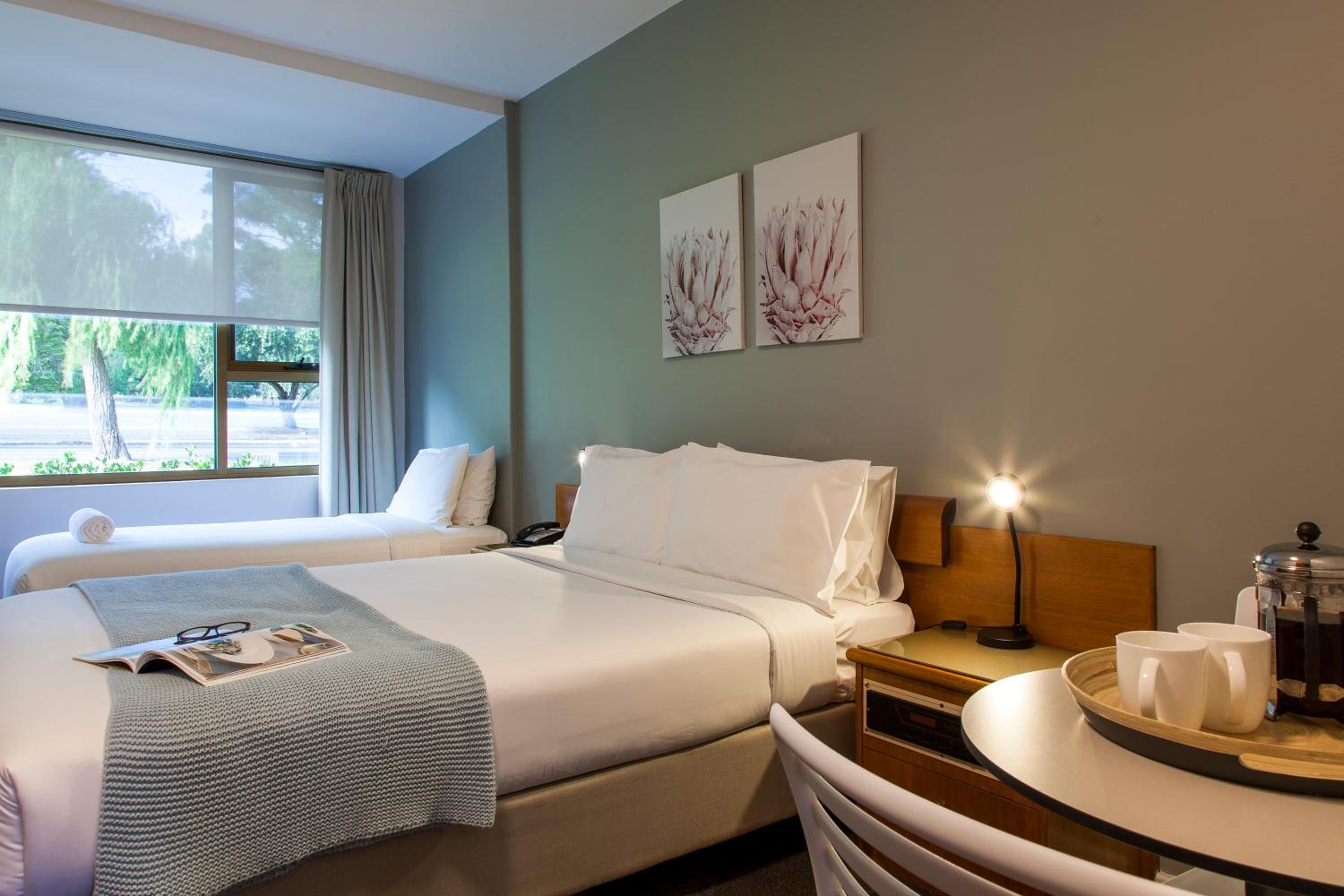 Twin Room thumbnail 6