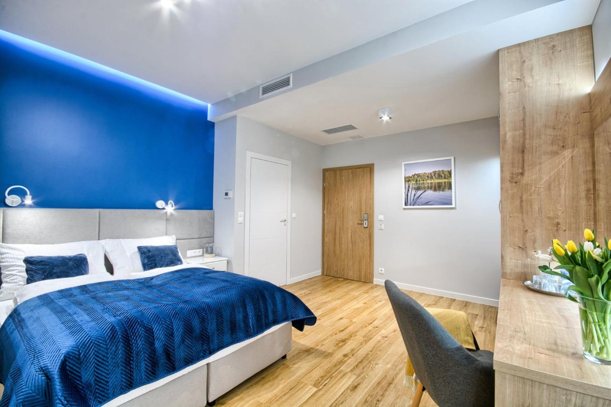 Large Double Room - Photo 1