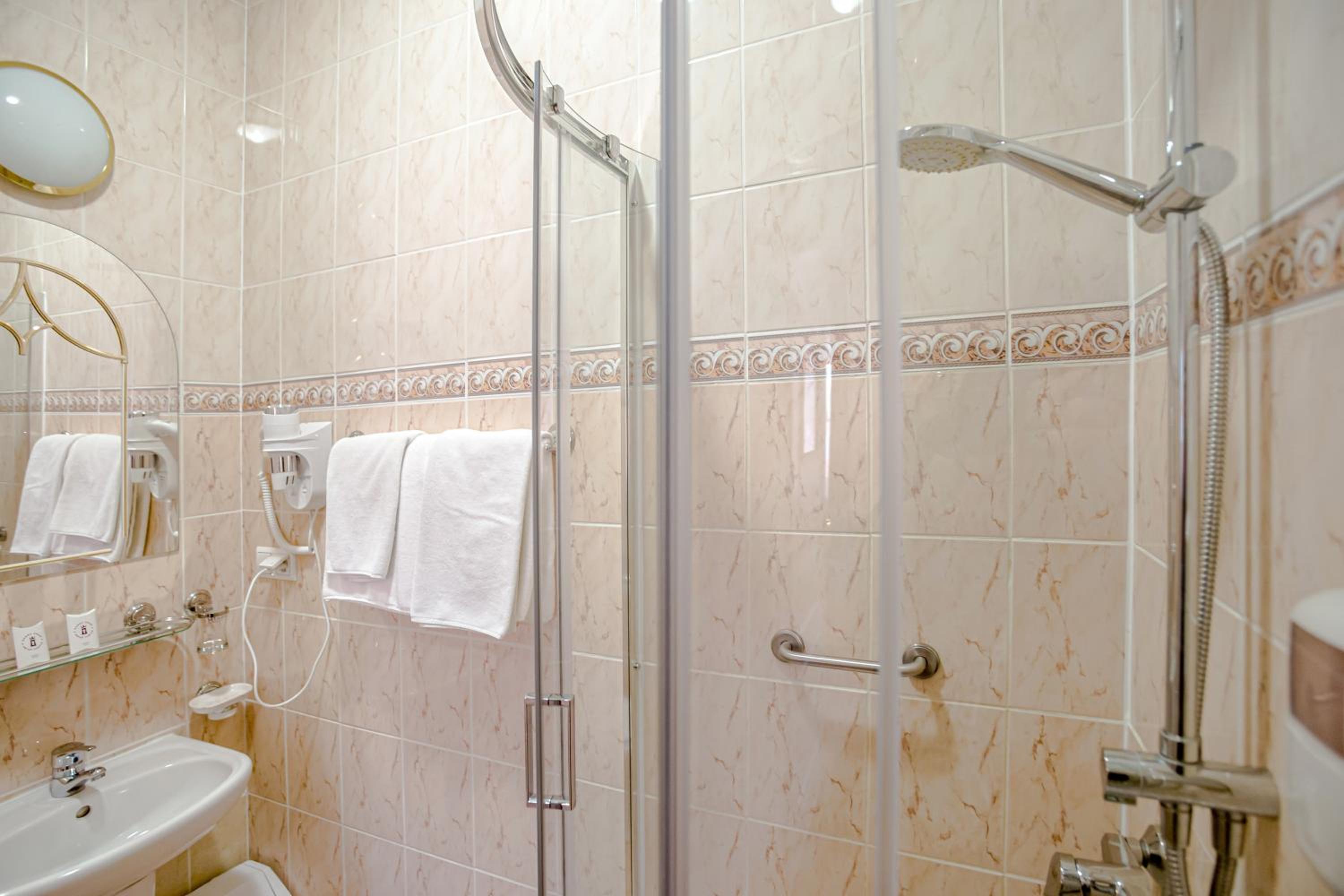 Suite building number 7 photo 2