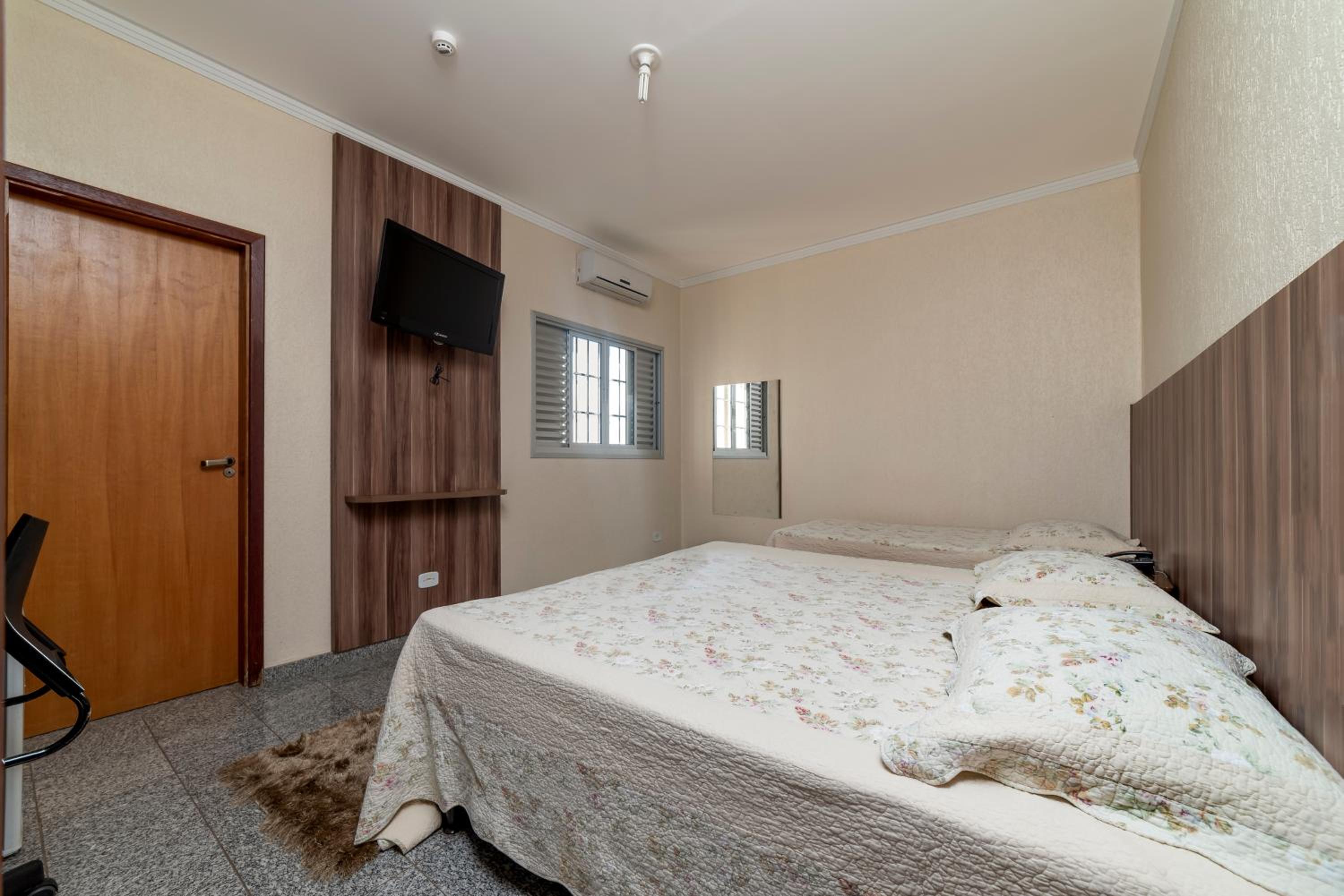 Deluxe Queen Room photo 2