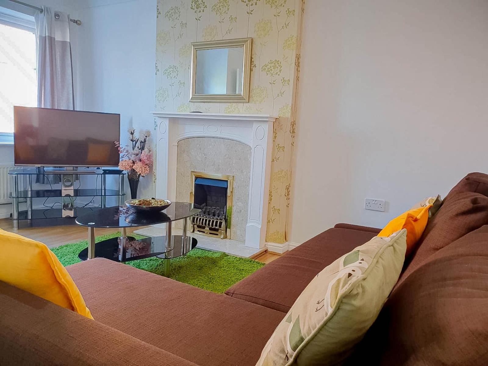 Three-Bedroom Apartment - Photo 39