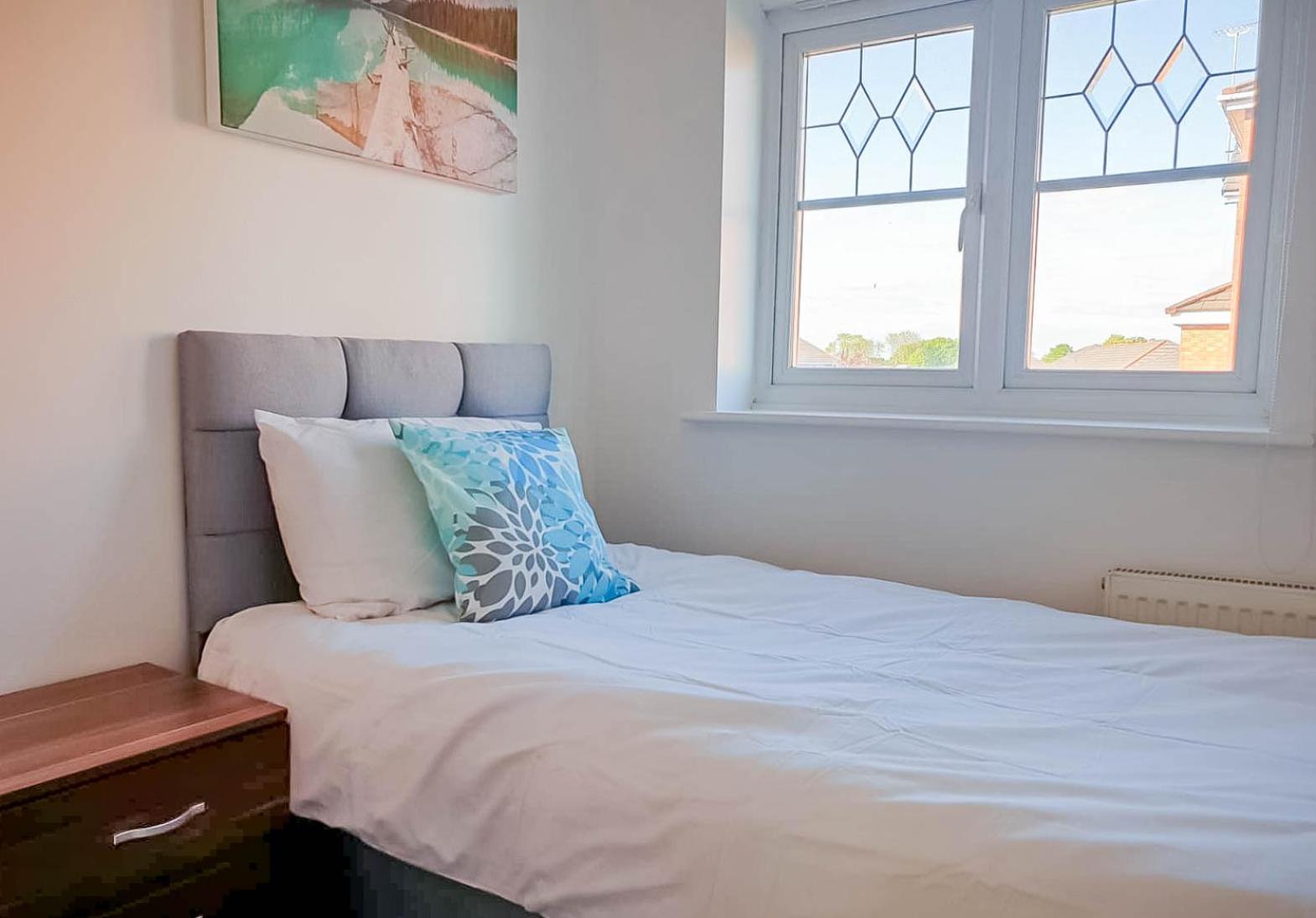 Three-Bedroom Apartment - Photo 11