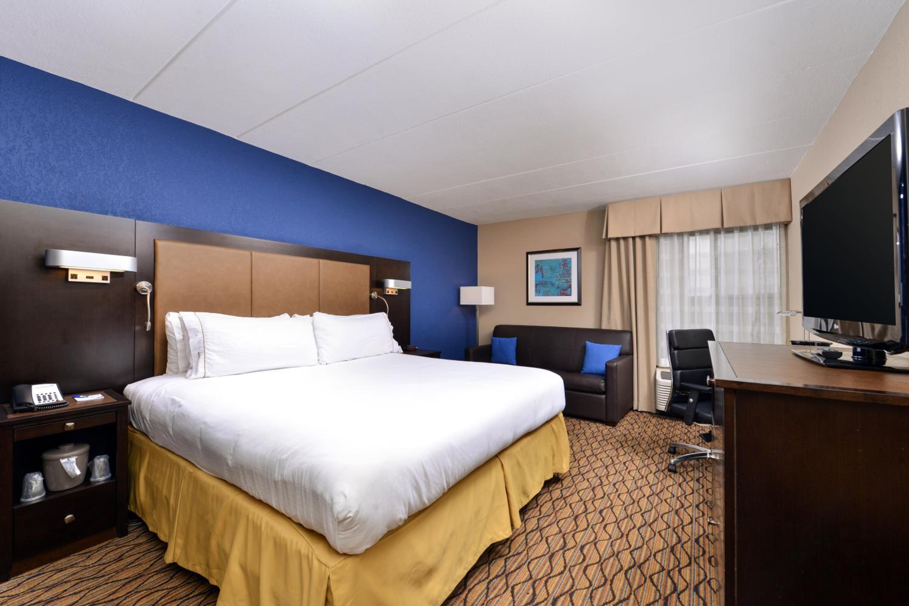 King Room - Hearing Accessible - Non-Smoking photo 2