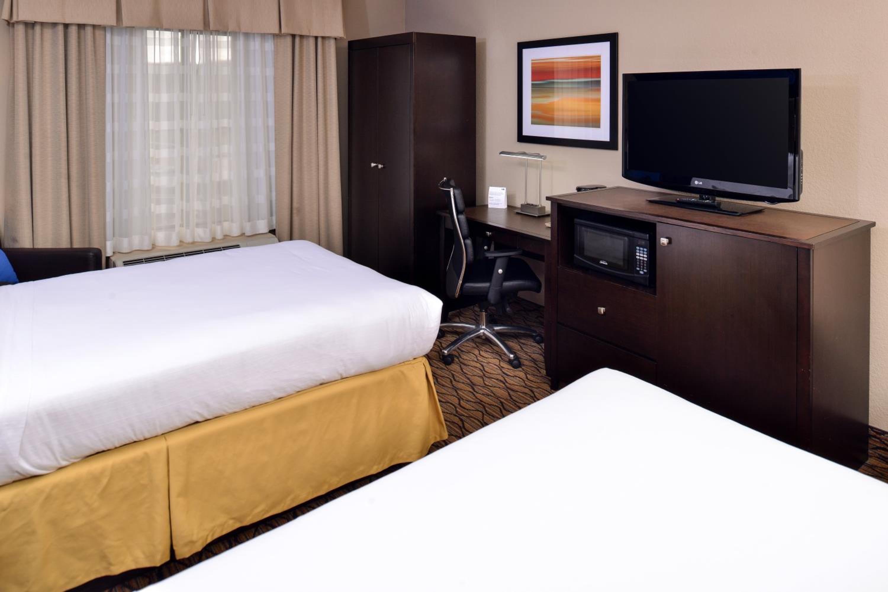 Standard Double Room with Two Double Beds photo 3