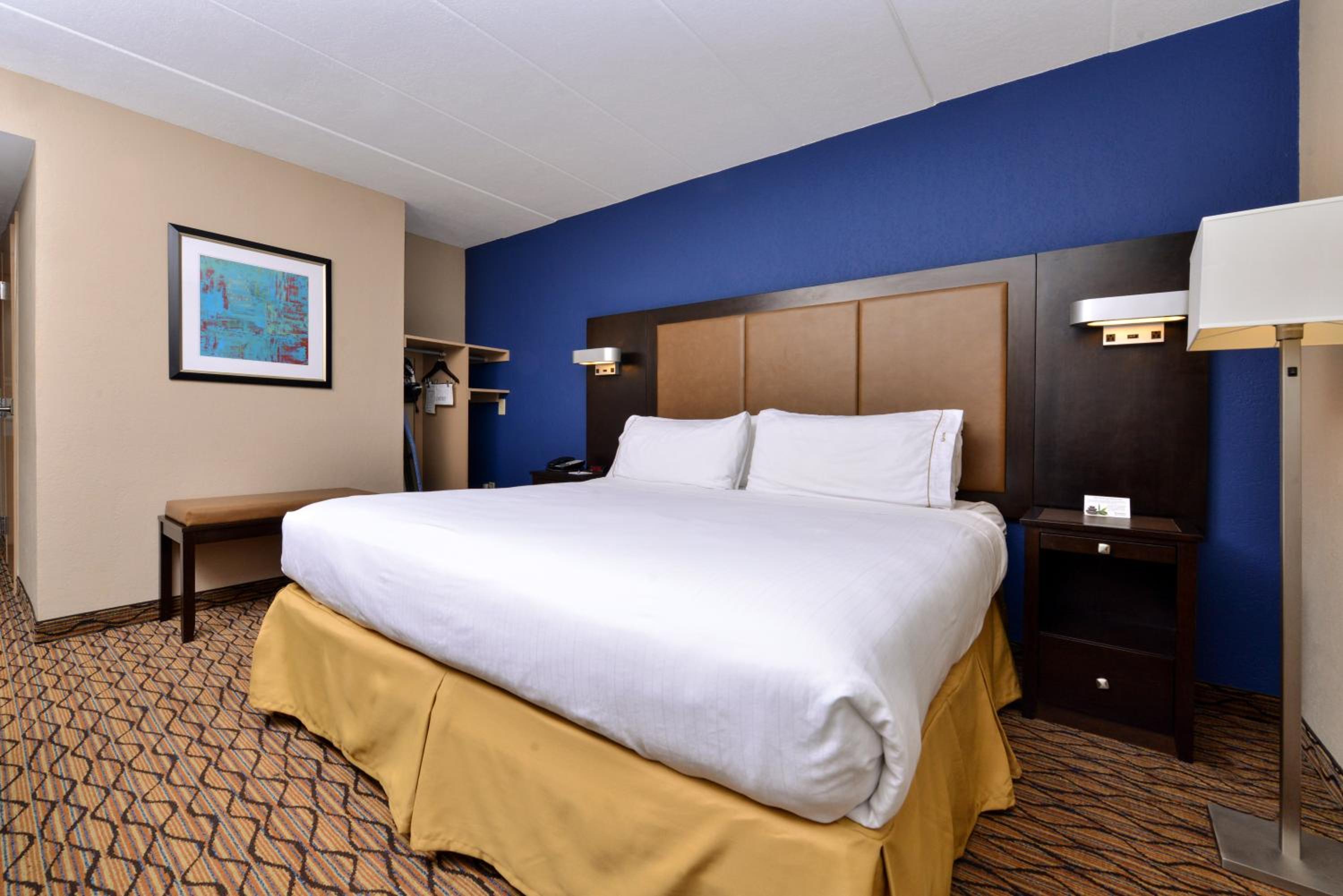 Standard King Room photo 3