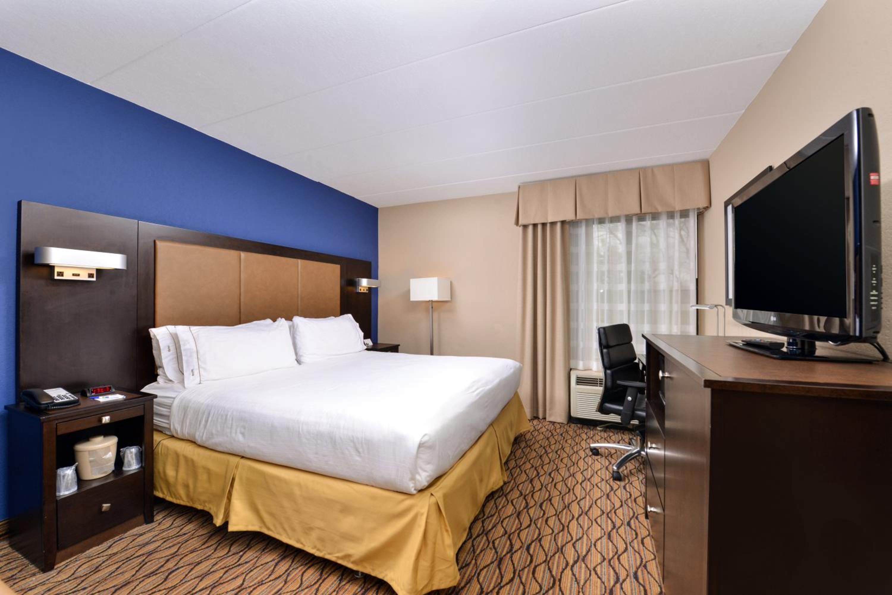 Standard King Room photo 2