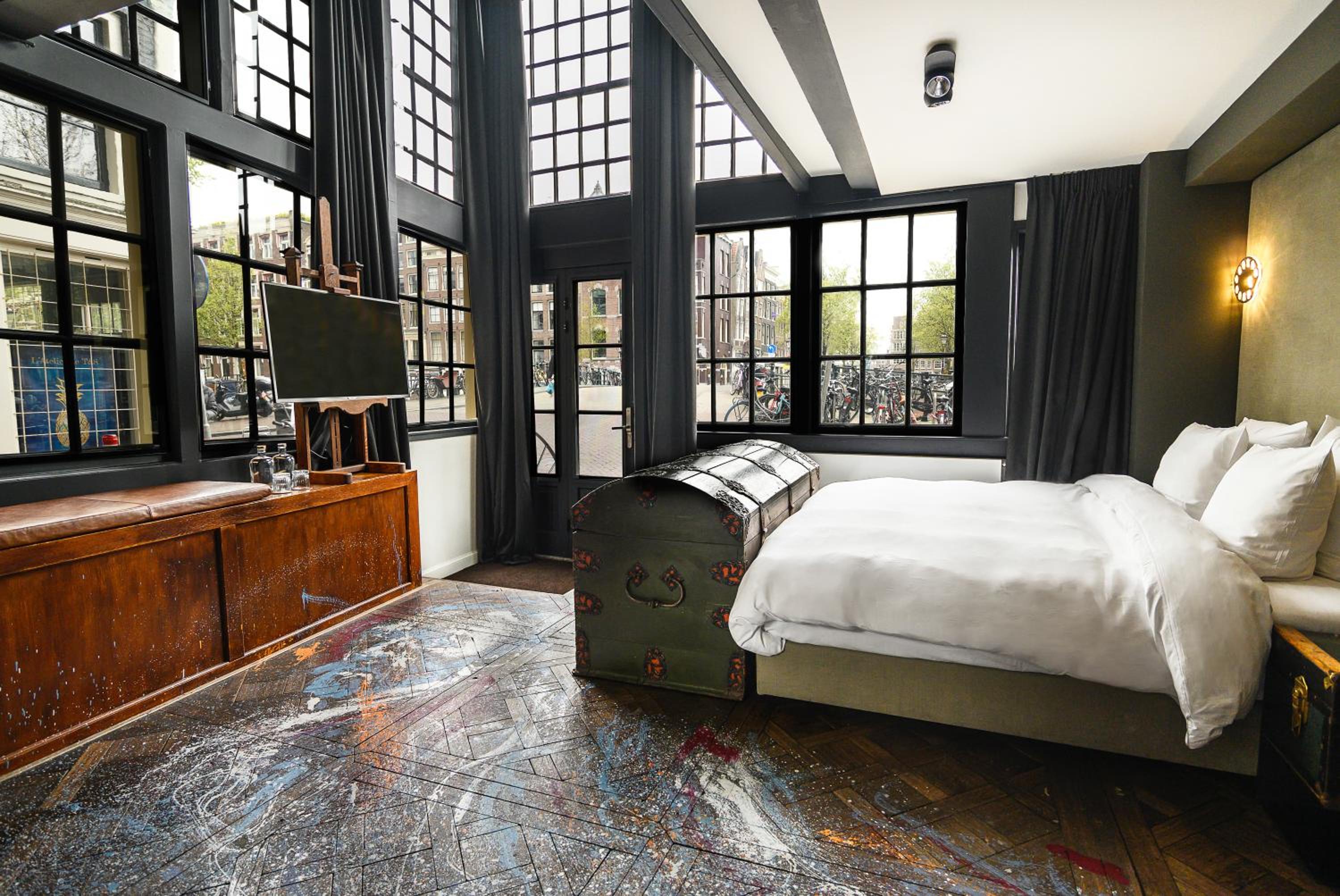 Signature Room with canal view: The Artist photo 3