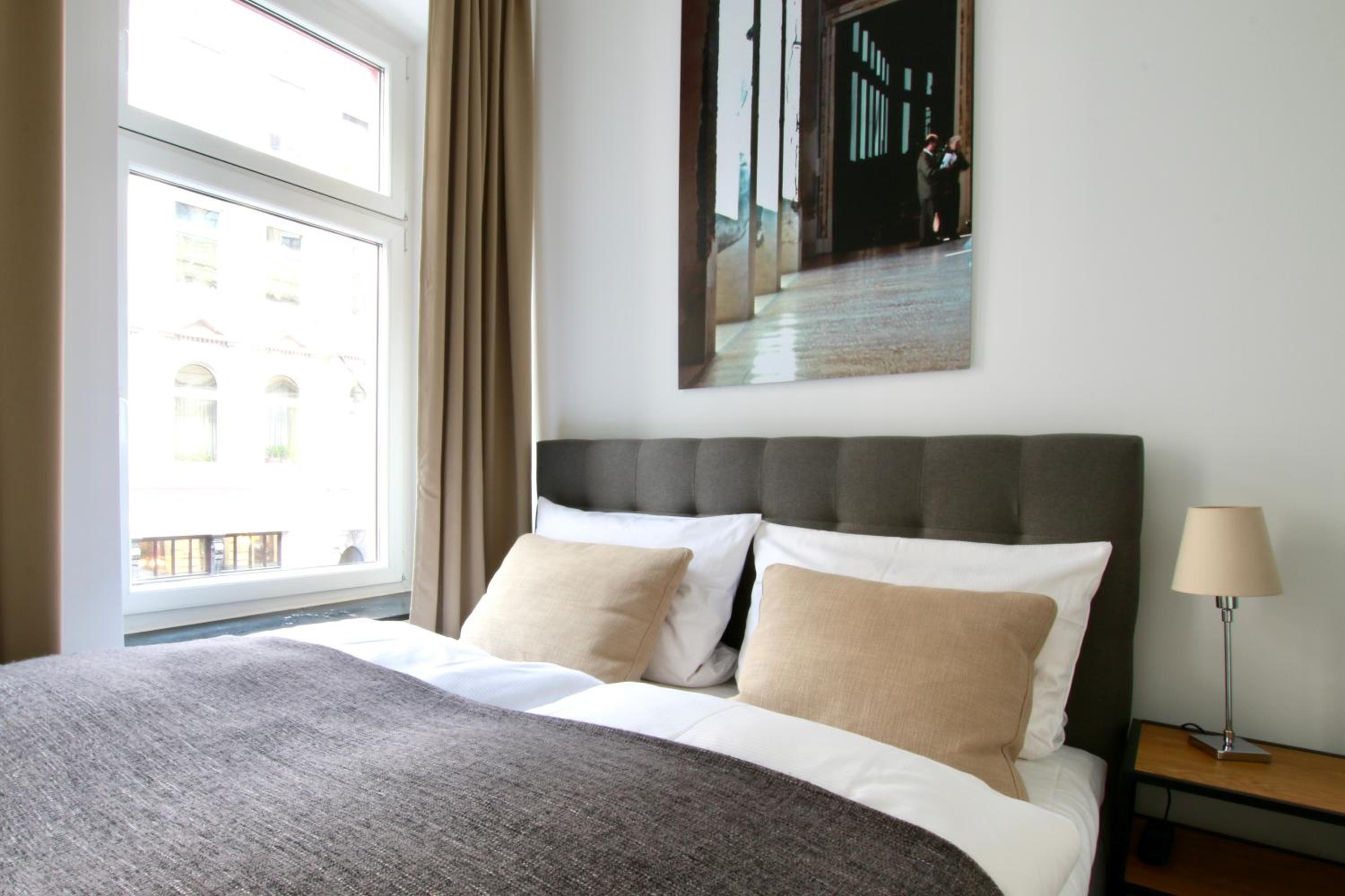 Studio Apartment photo 1