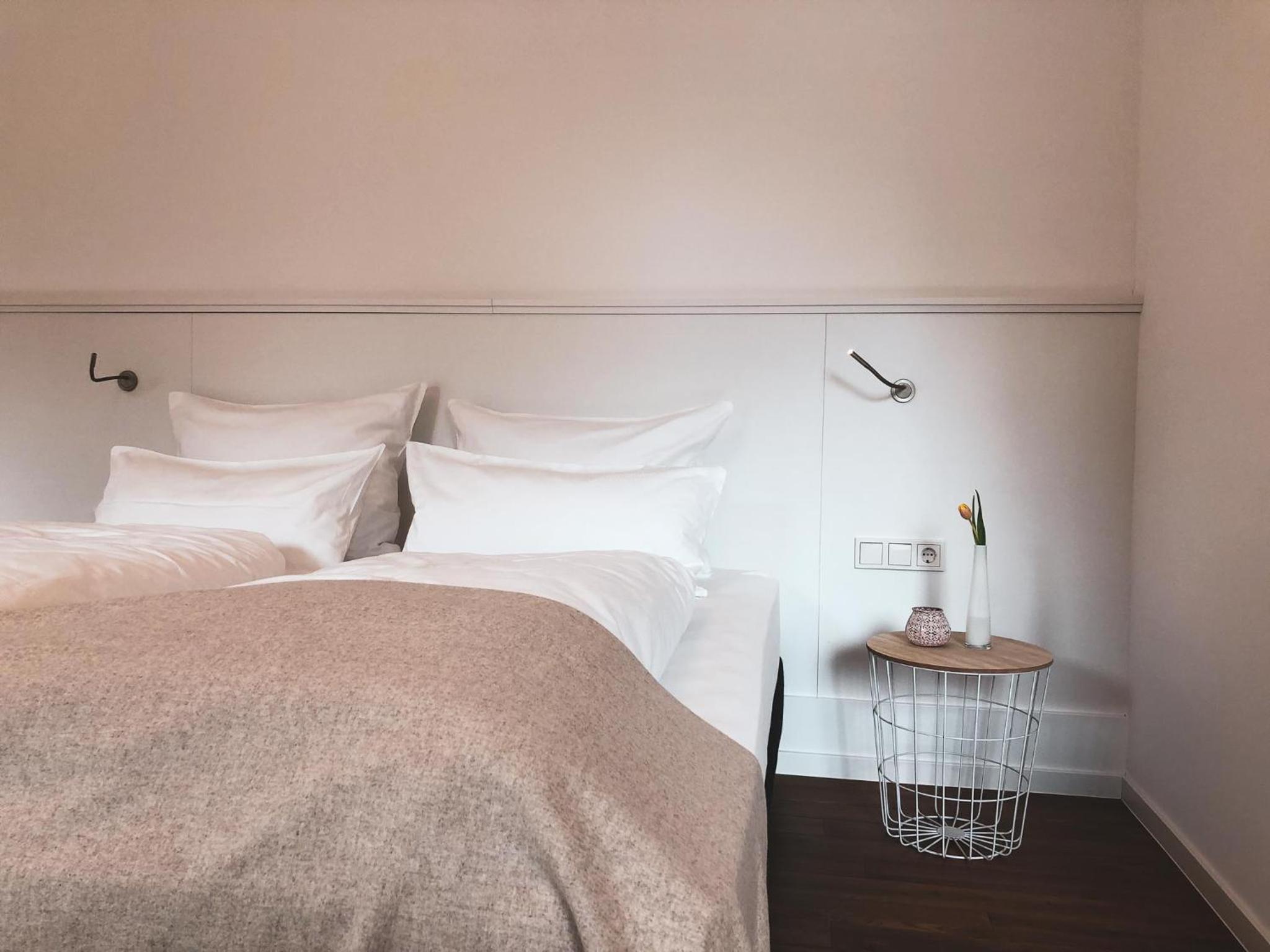 Large Double Room - Photo 4