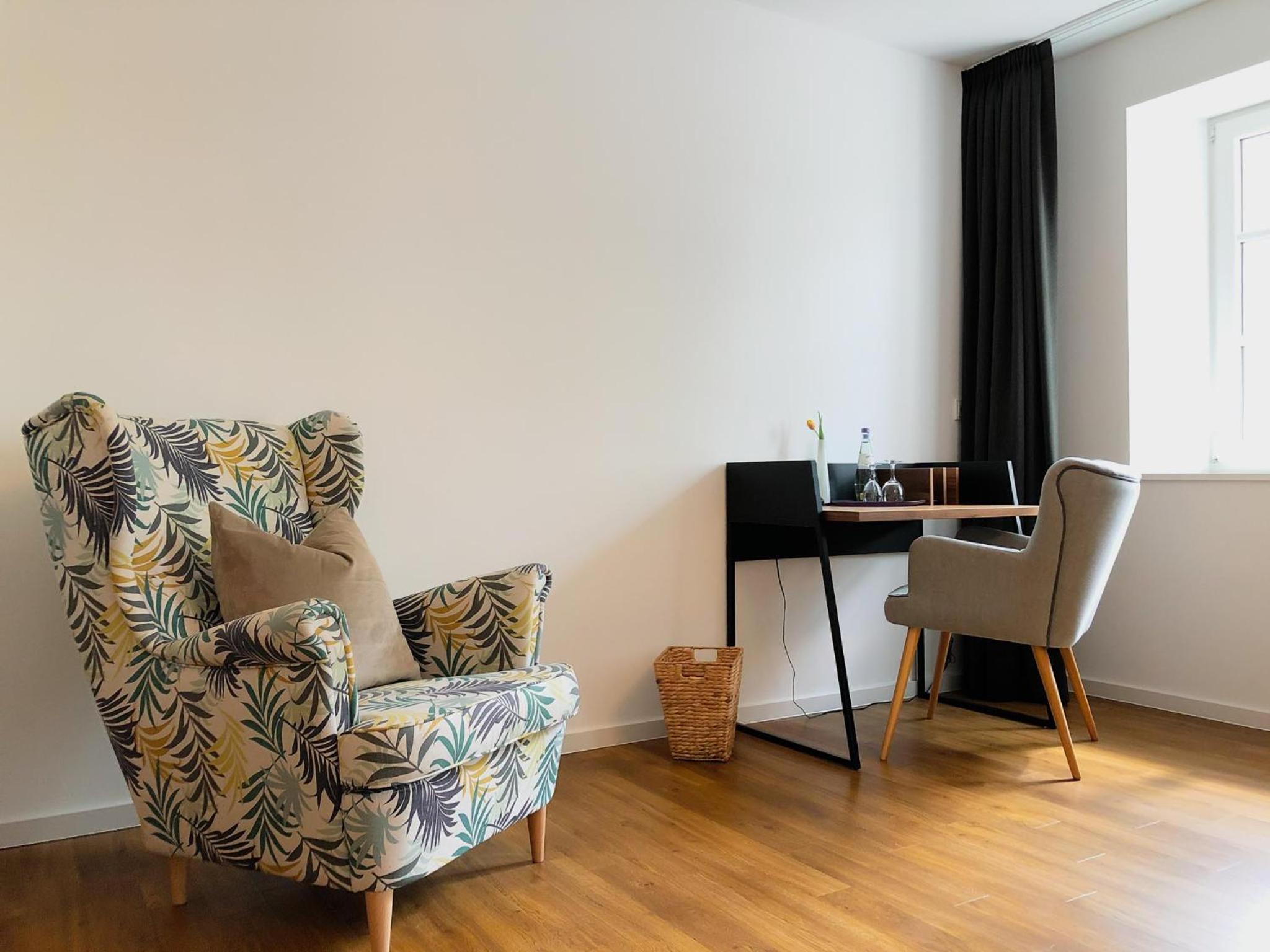 Large Double Room - Photo 1