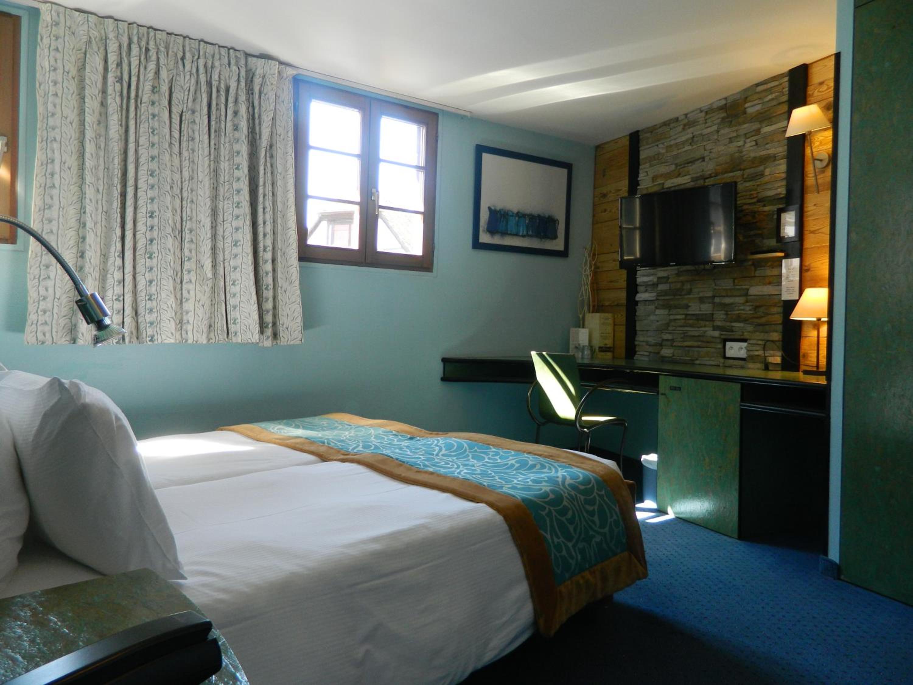 Standard Double Room - Photo 8