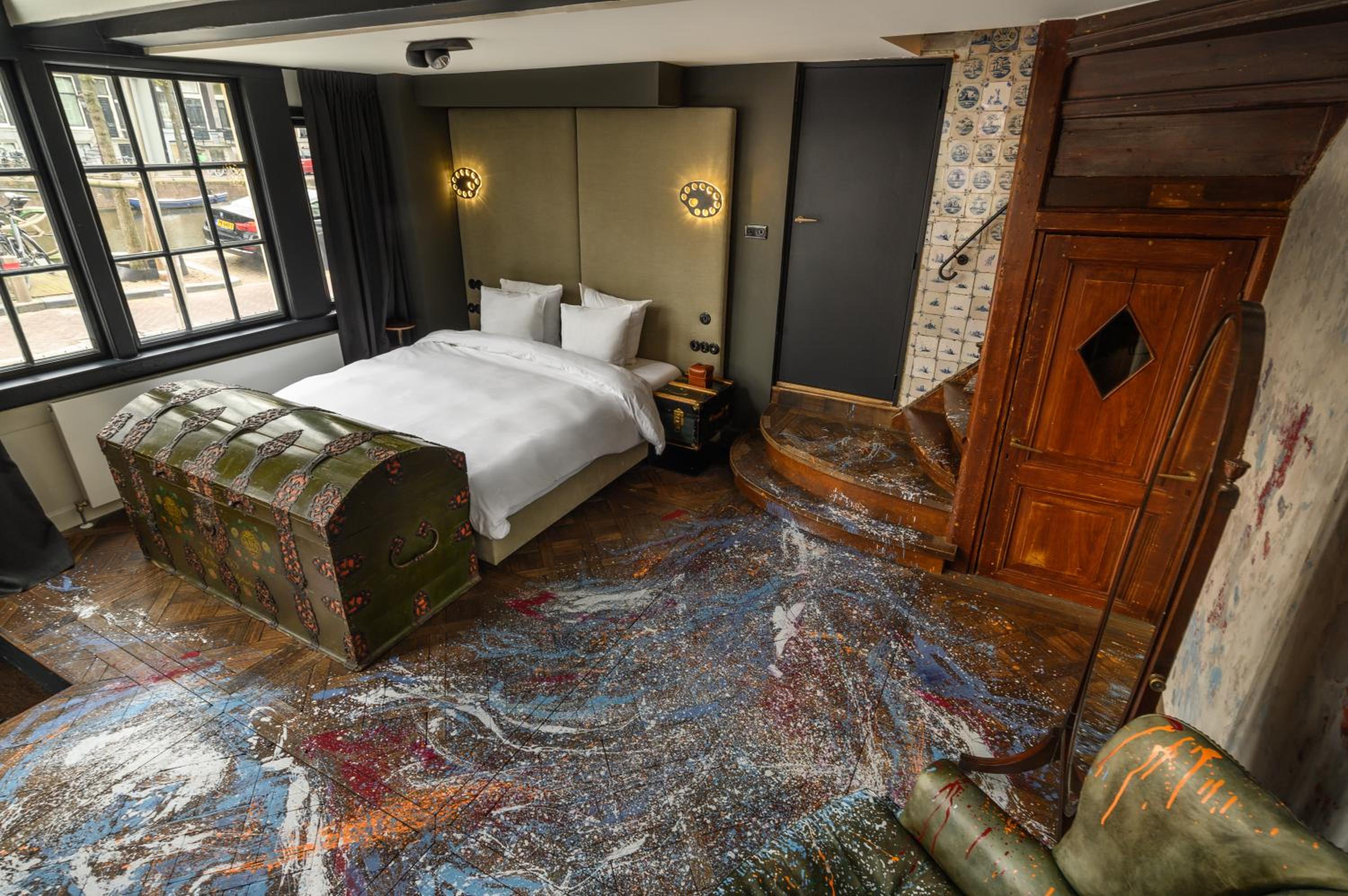 Signature Room with canal view: The Artist photo 1