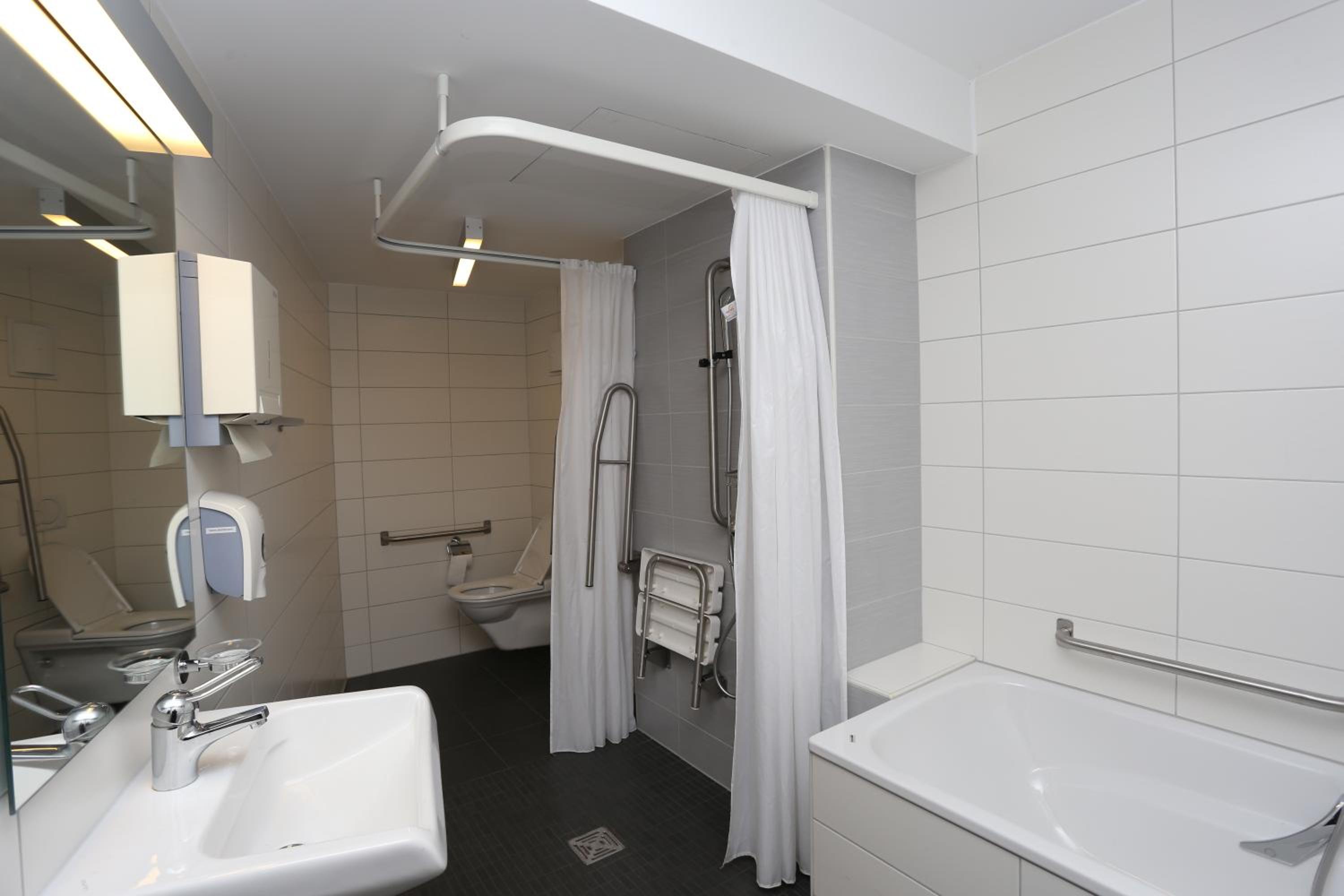 Single Room - Disability Access photo 3