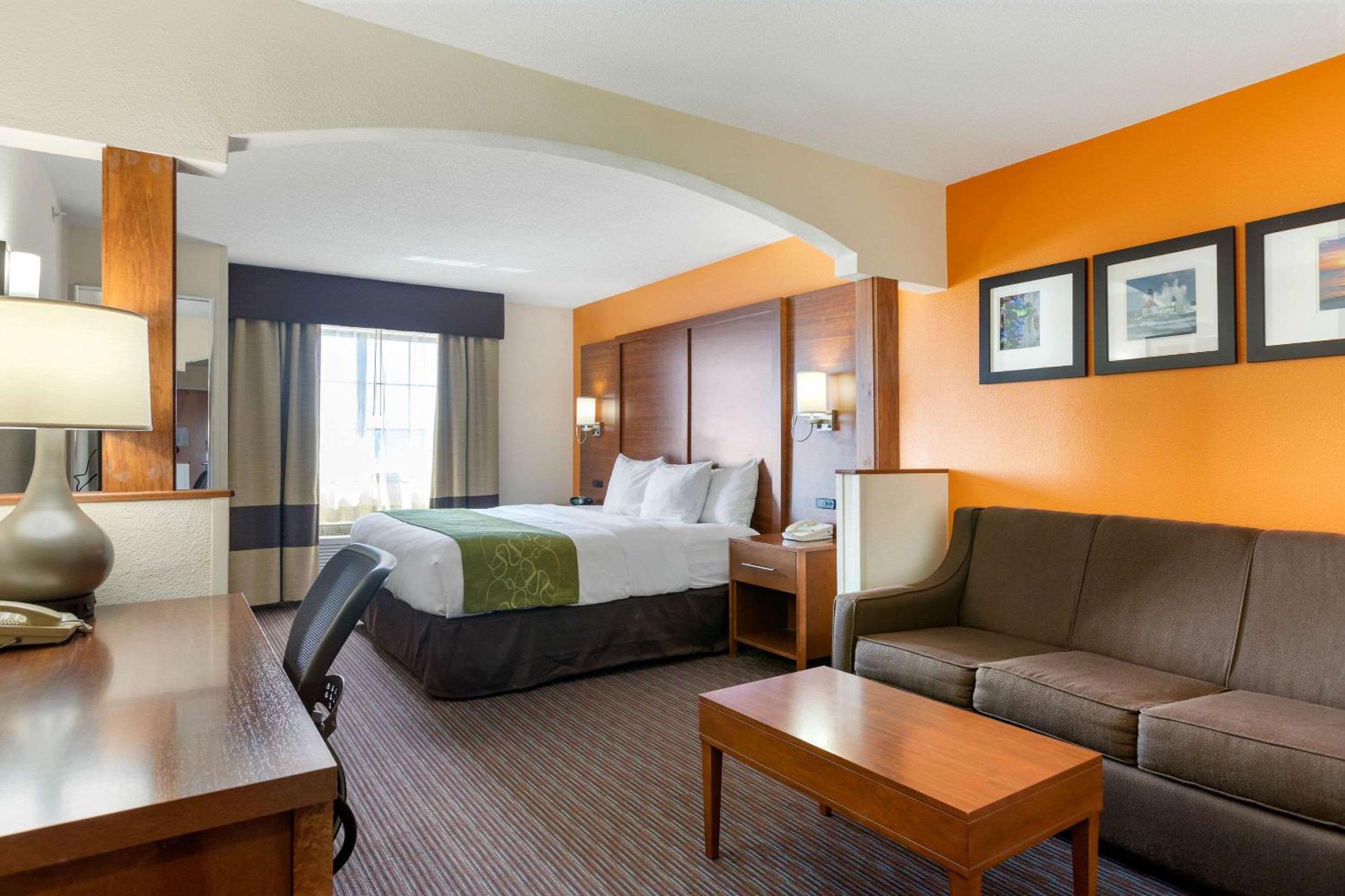 King Suite - Non-Smoking - Photo 1