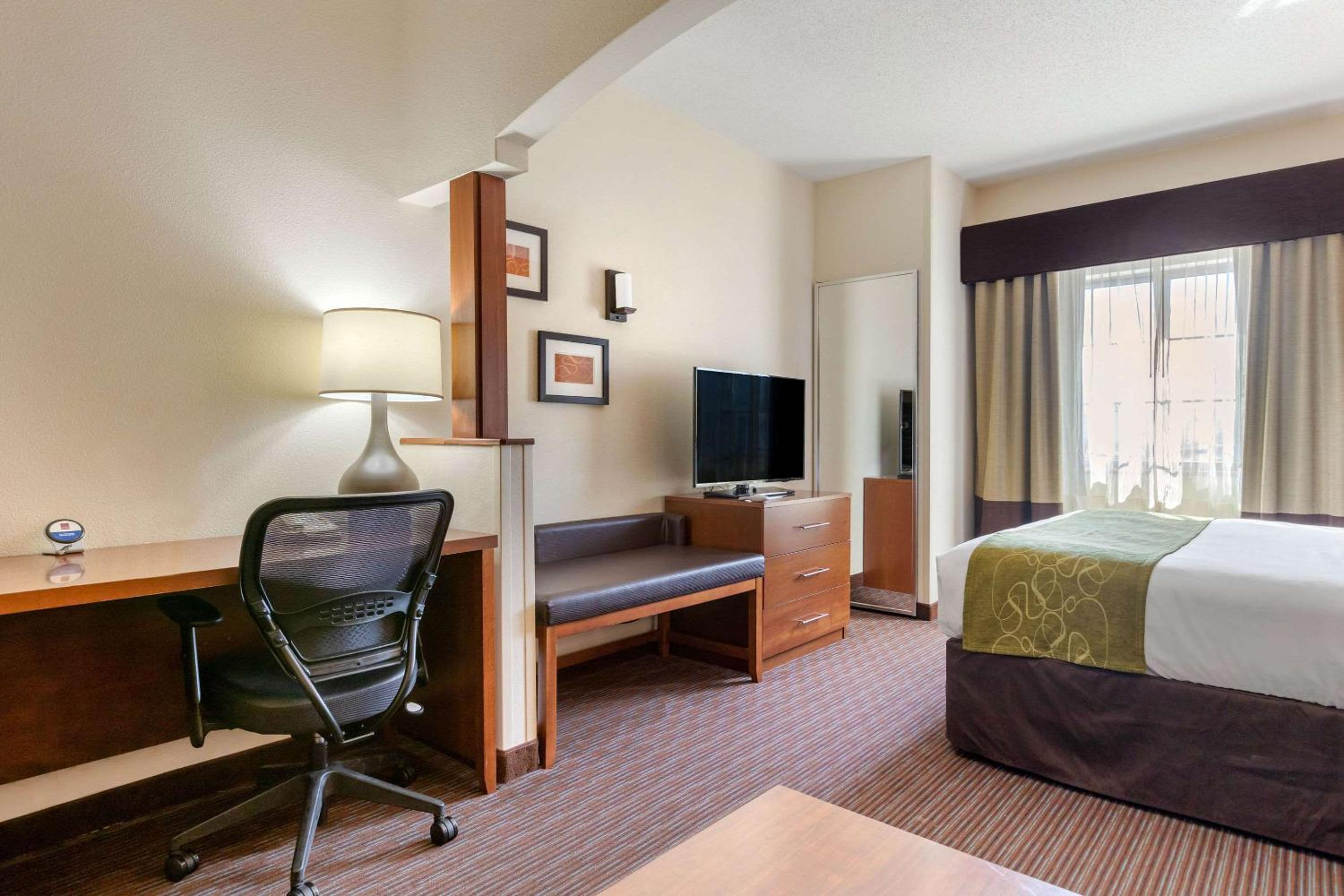 King Suite with Spa Bath - Non-Smoking - Photo 1