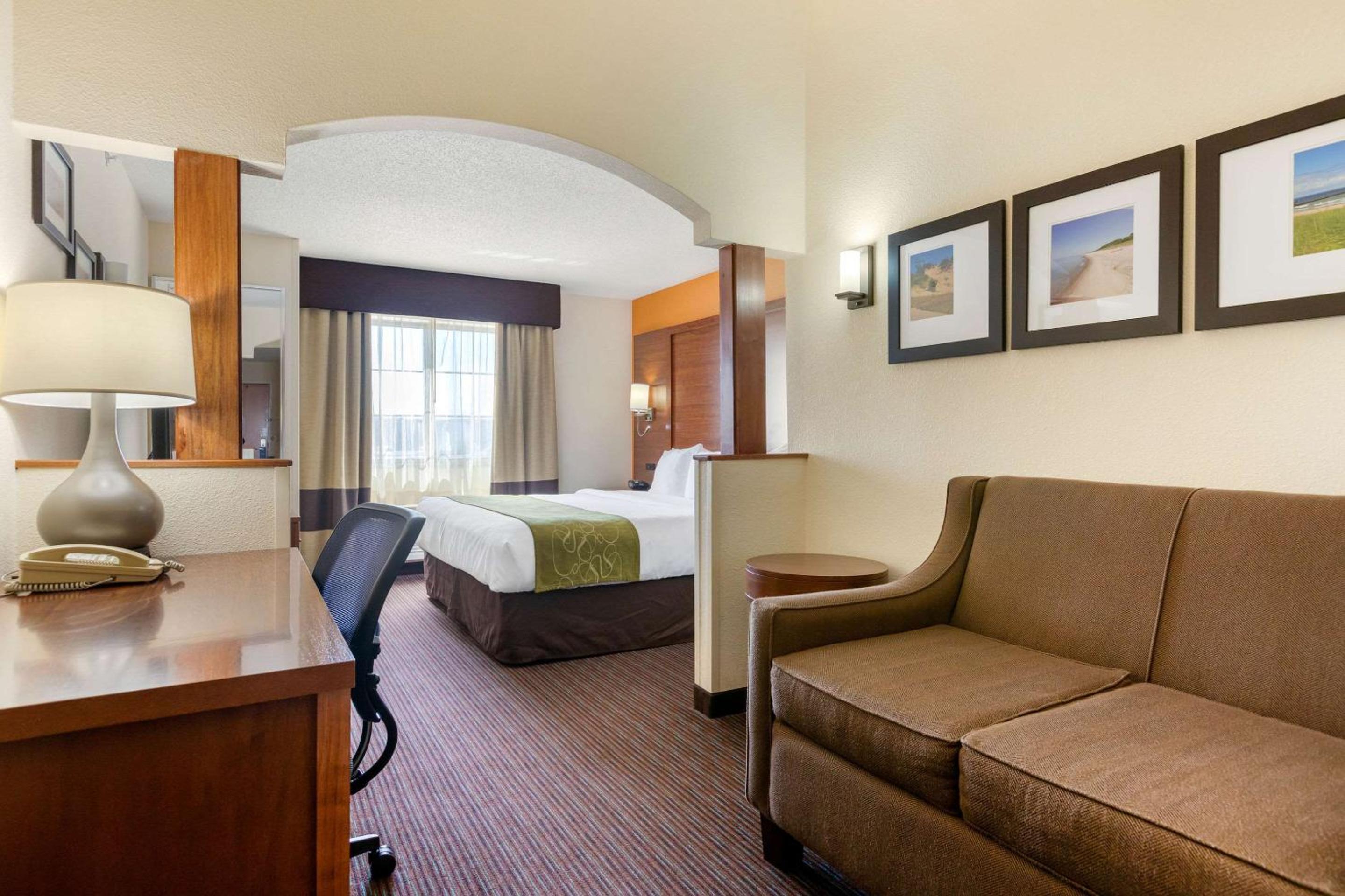 King Suite with Two King Beds - Non-Smoking - Photo 1