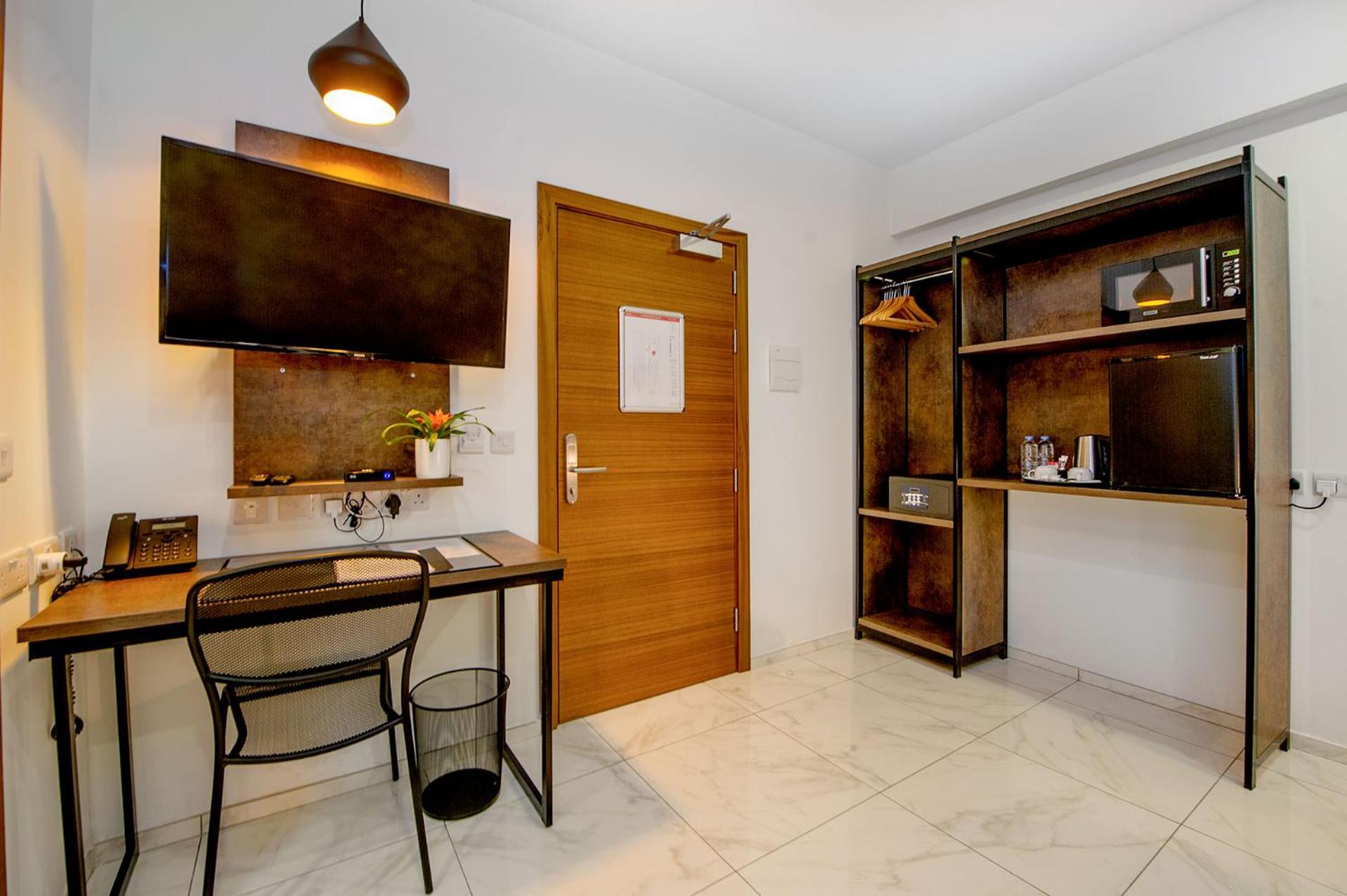 Deluxe Double Room - Photo 23