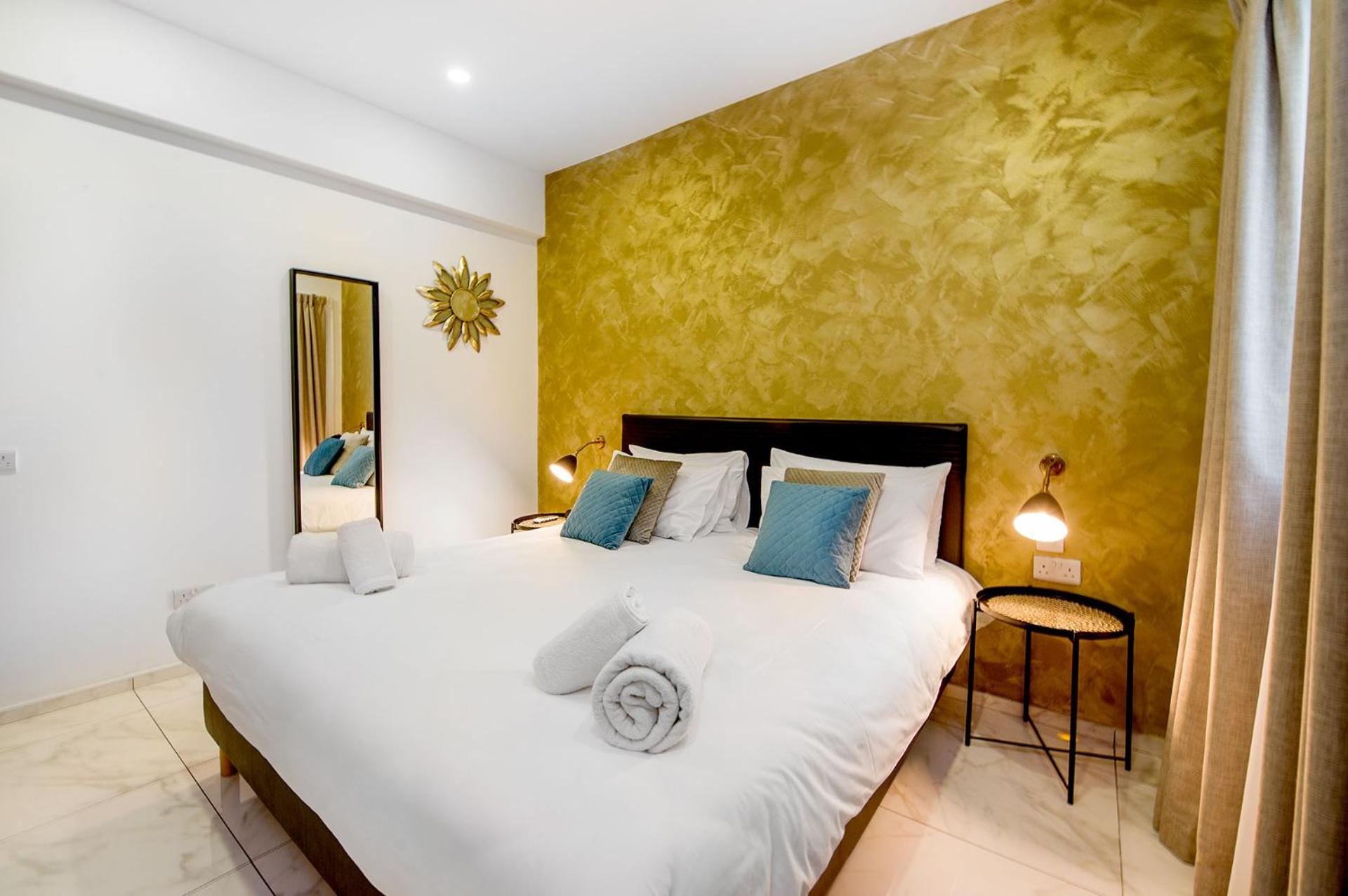 Deluxe Double Room - Photo 24