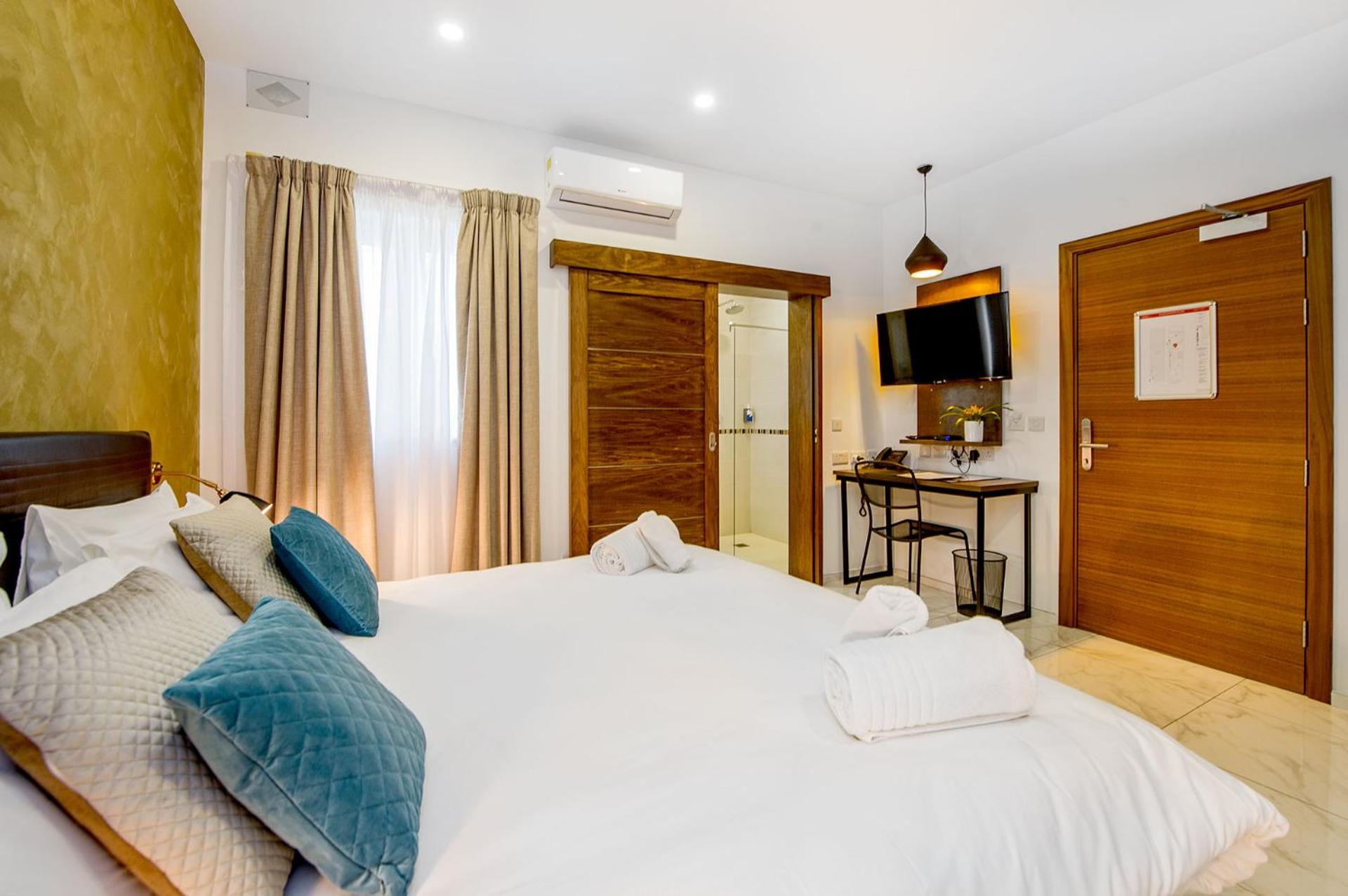 Deluxe Double Room - Photo 22