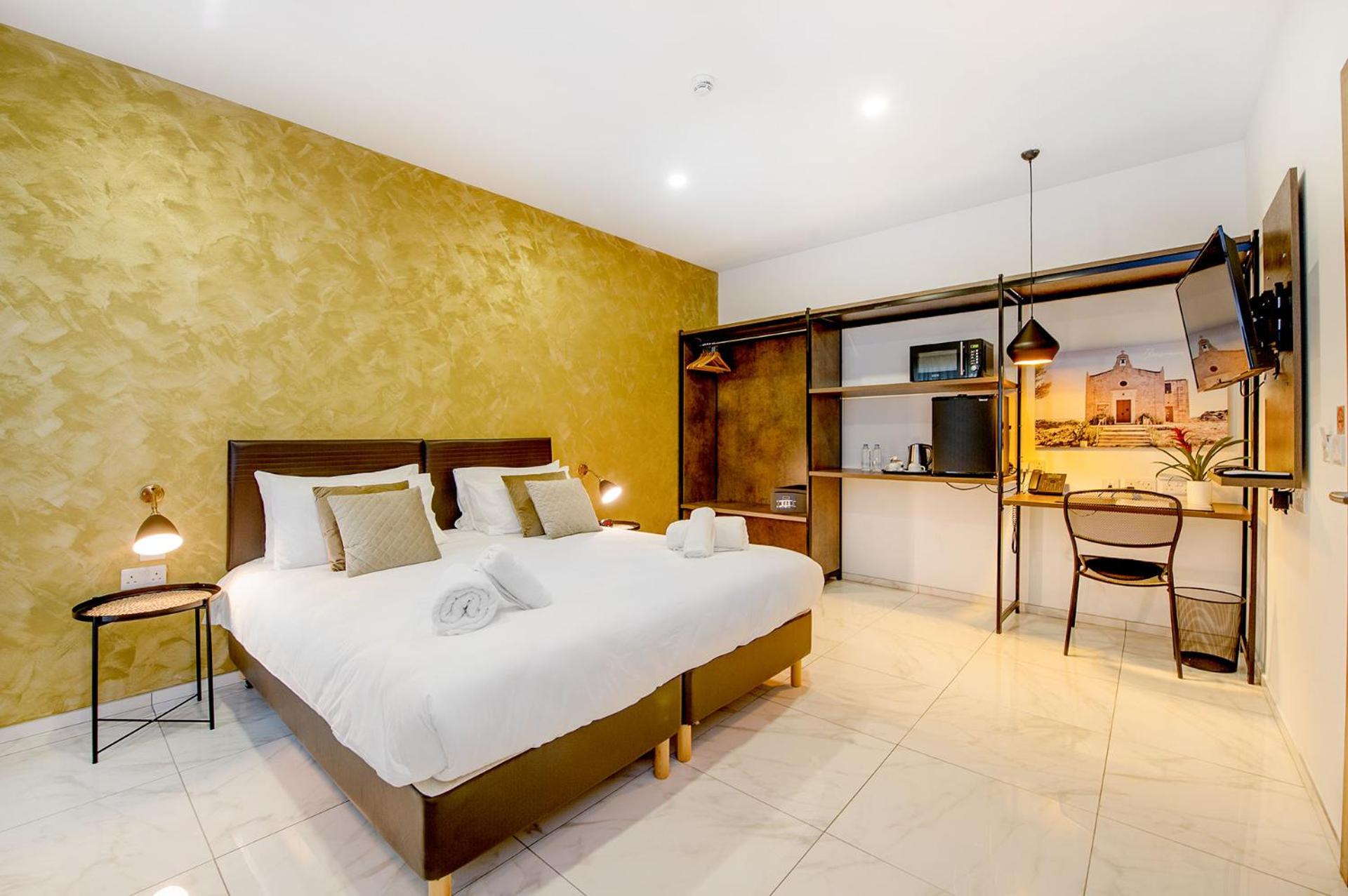 Deluxe Double Room - Photo 16