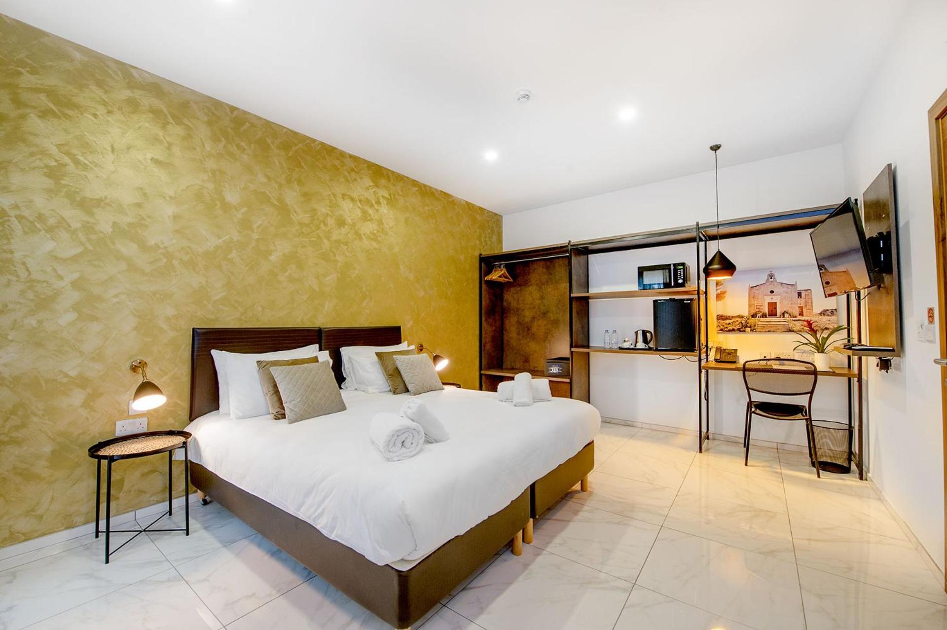 Deluxe Double Room - Photo 14