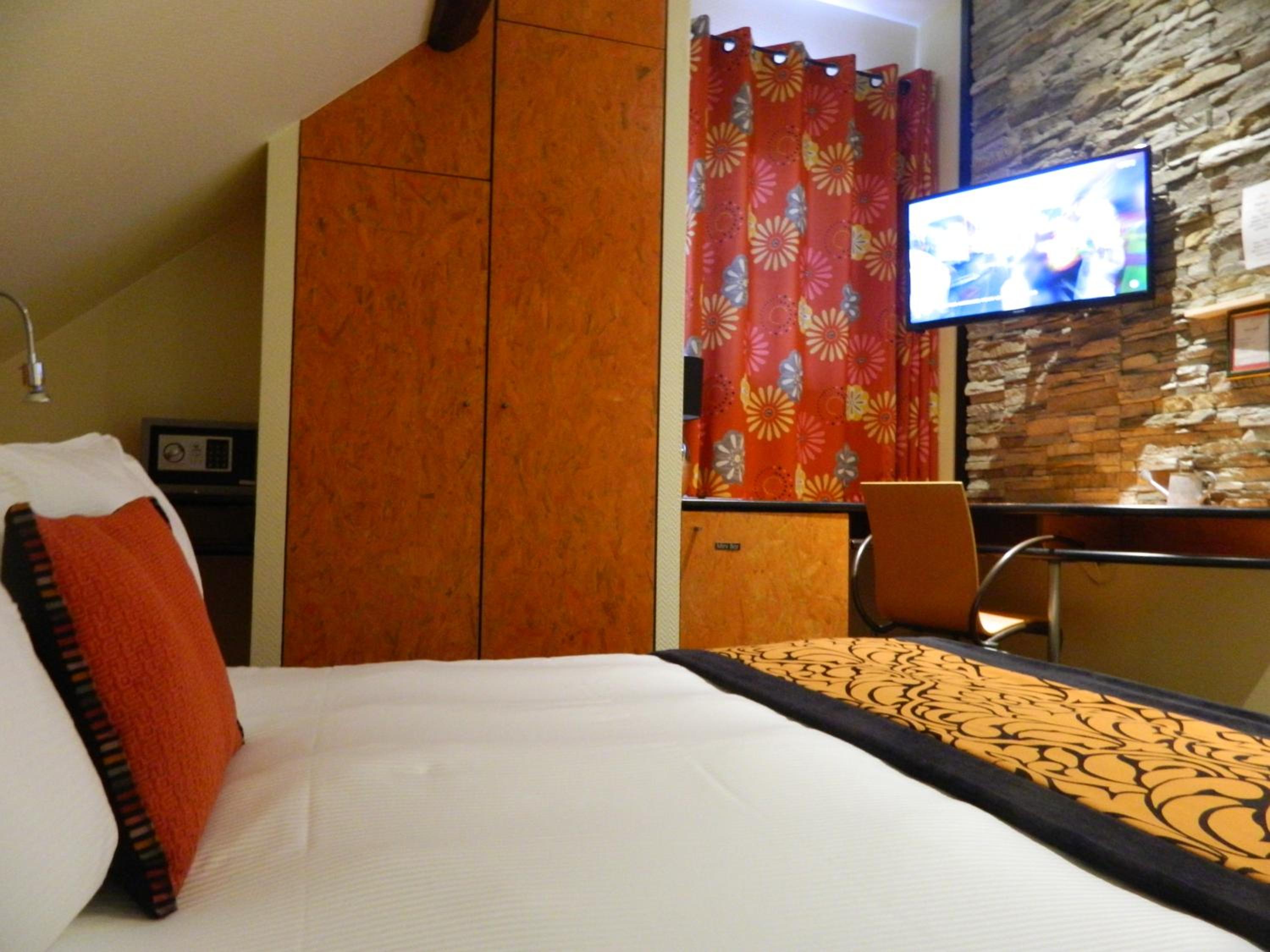 Standard Double Room - Photo 2