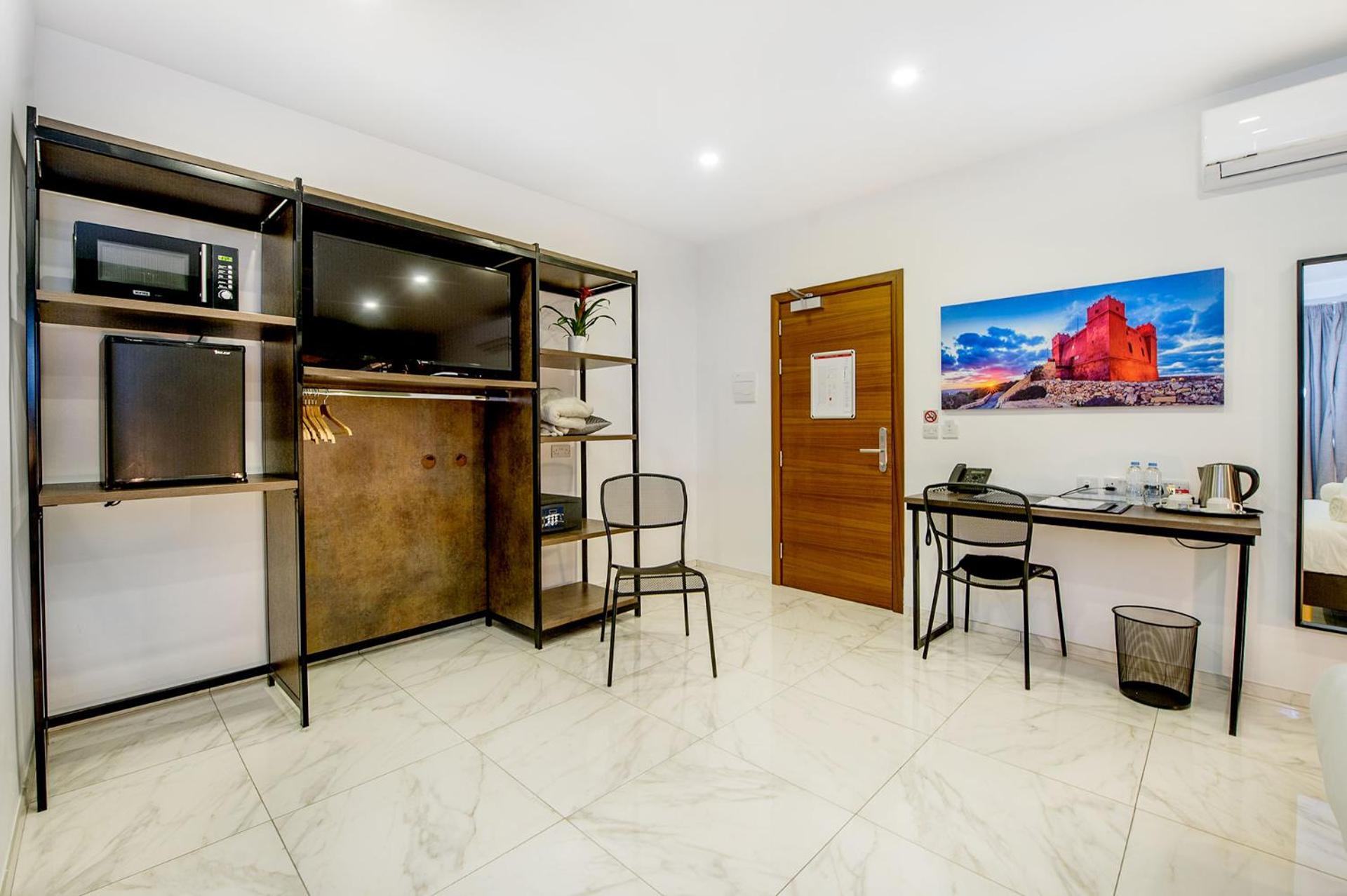 Deluxe Double Room with Side Sea View - Photo 6
