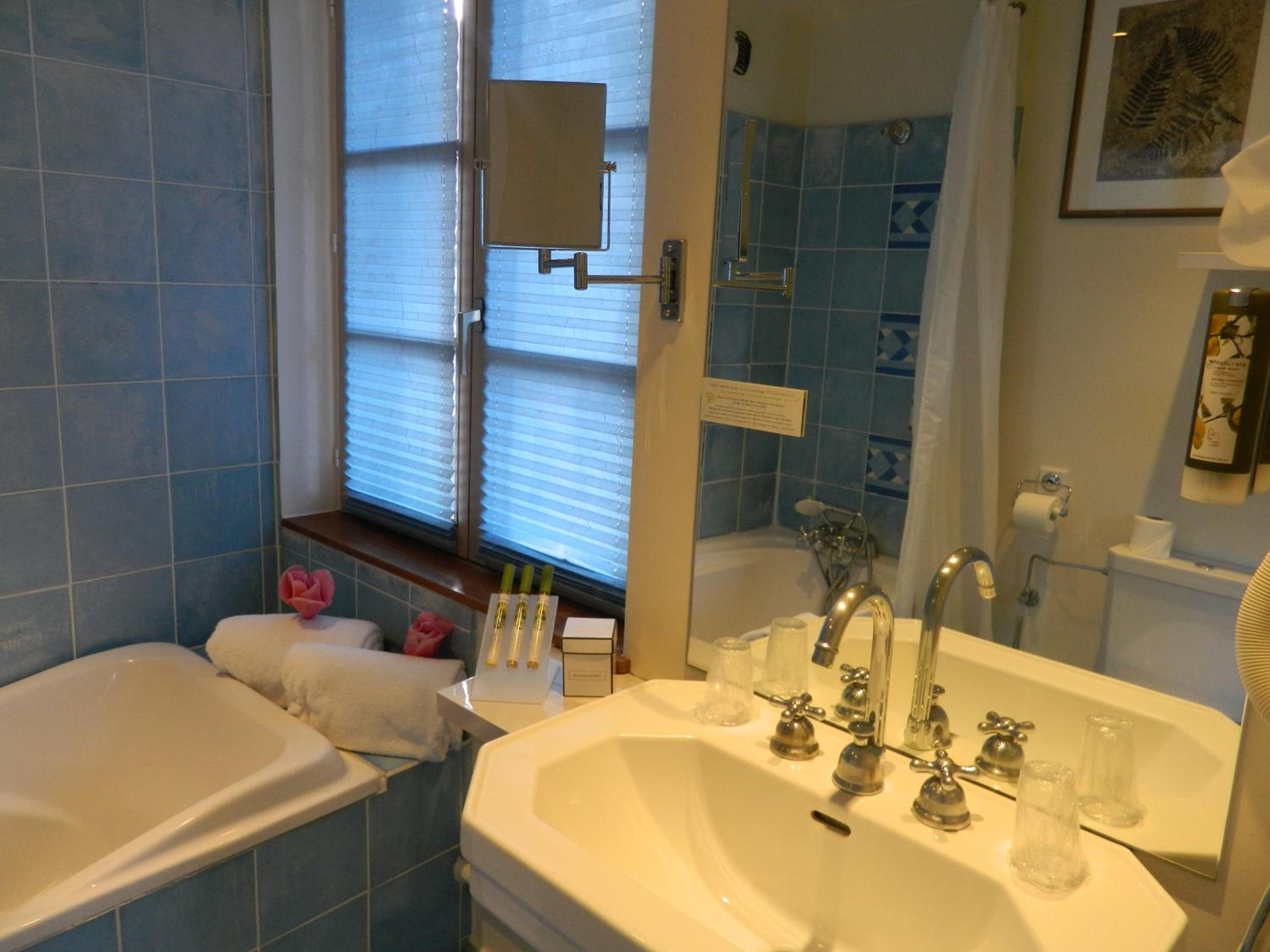 Standard Double Room - Photo 5
