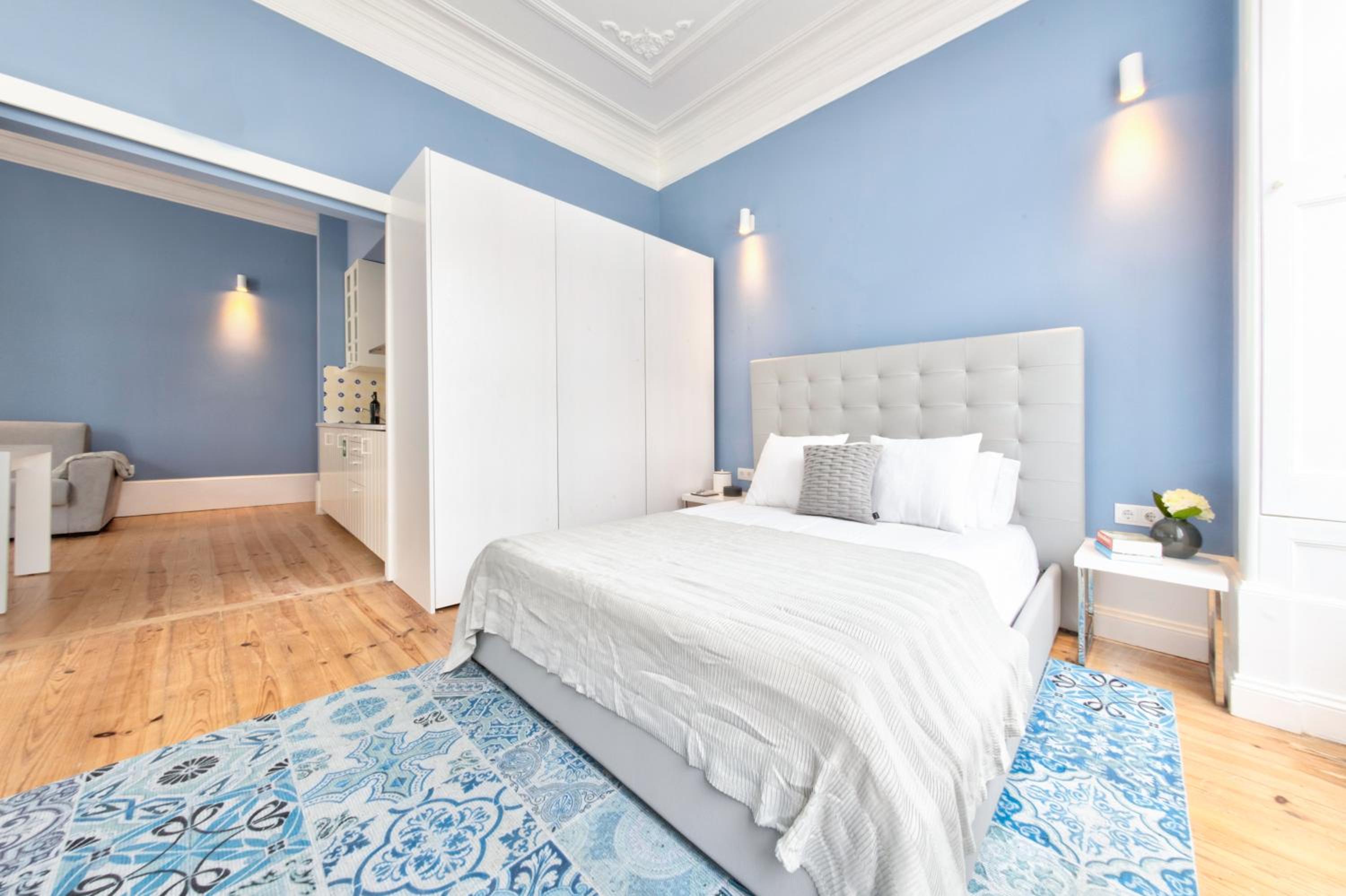 One-Bedroom Apartment - Photo 1