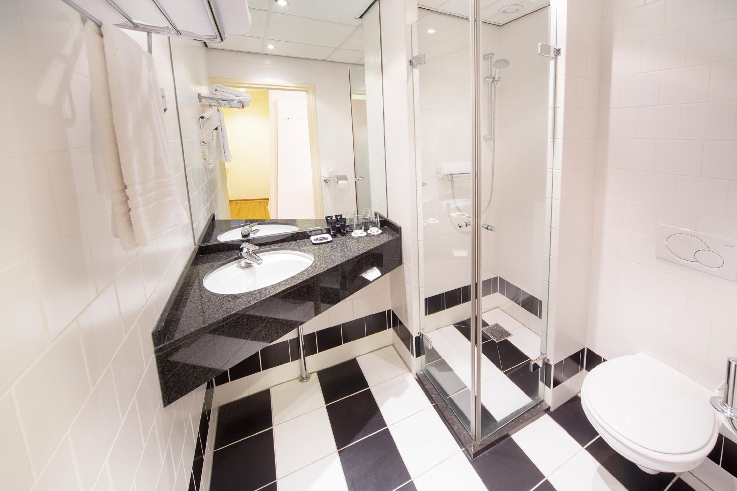 Double or Twin Room - Photo 3