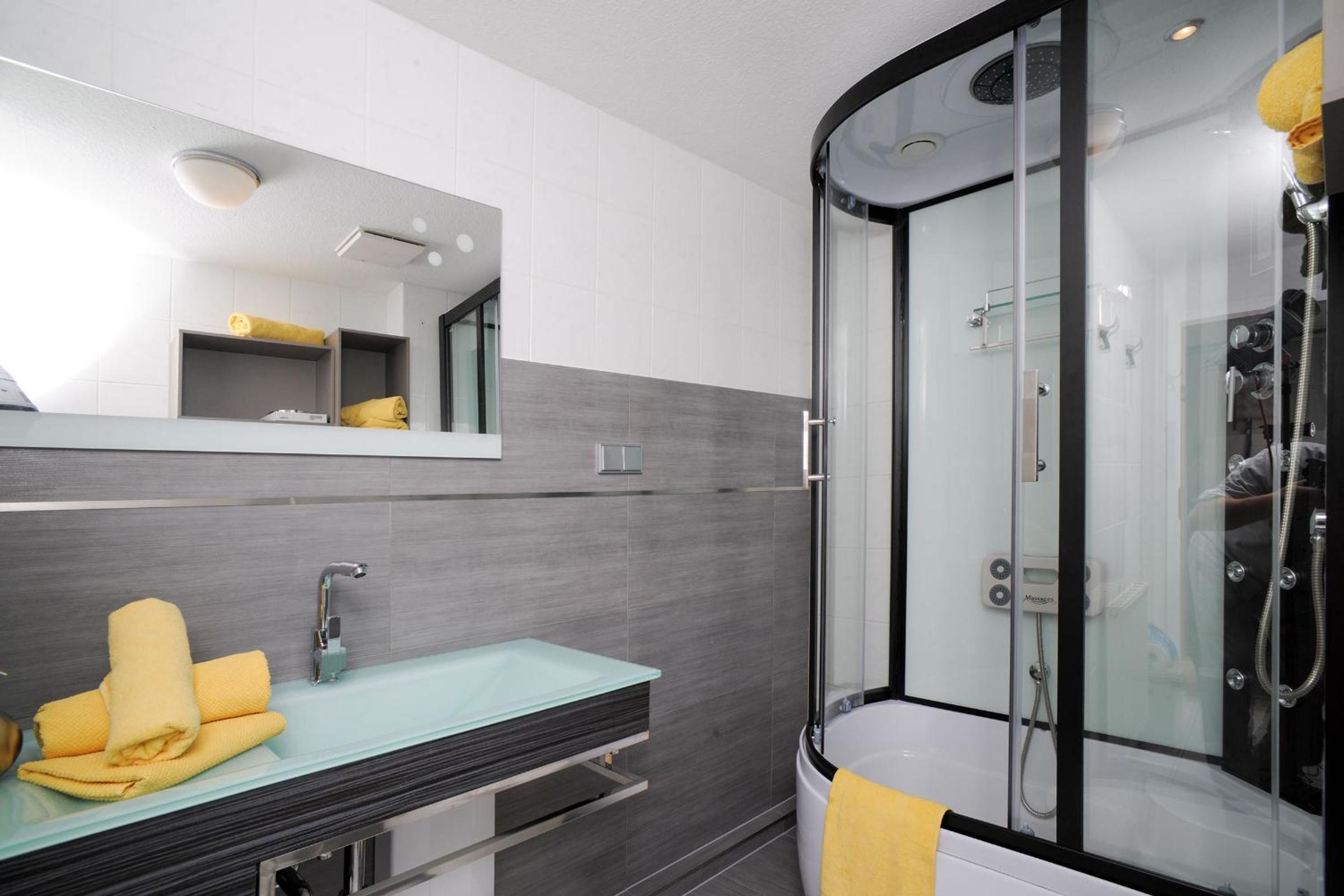 Two-Bedroom Apartment - Photo 3