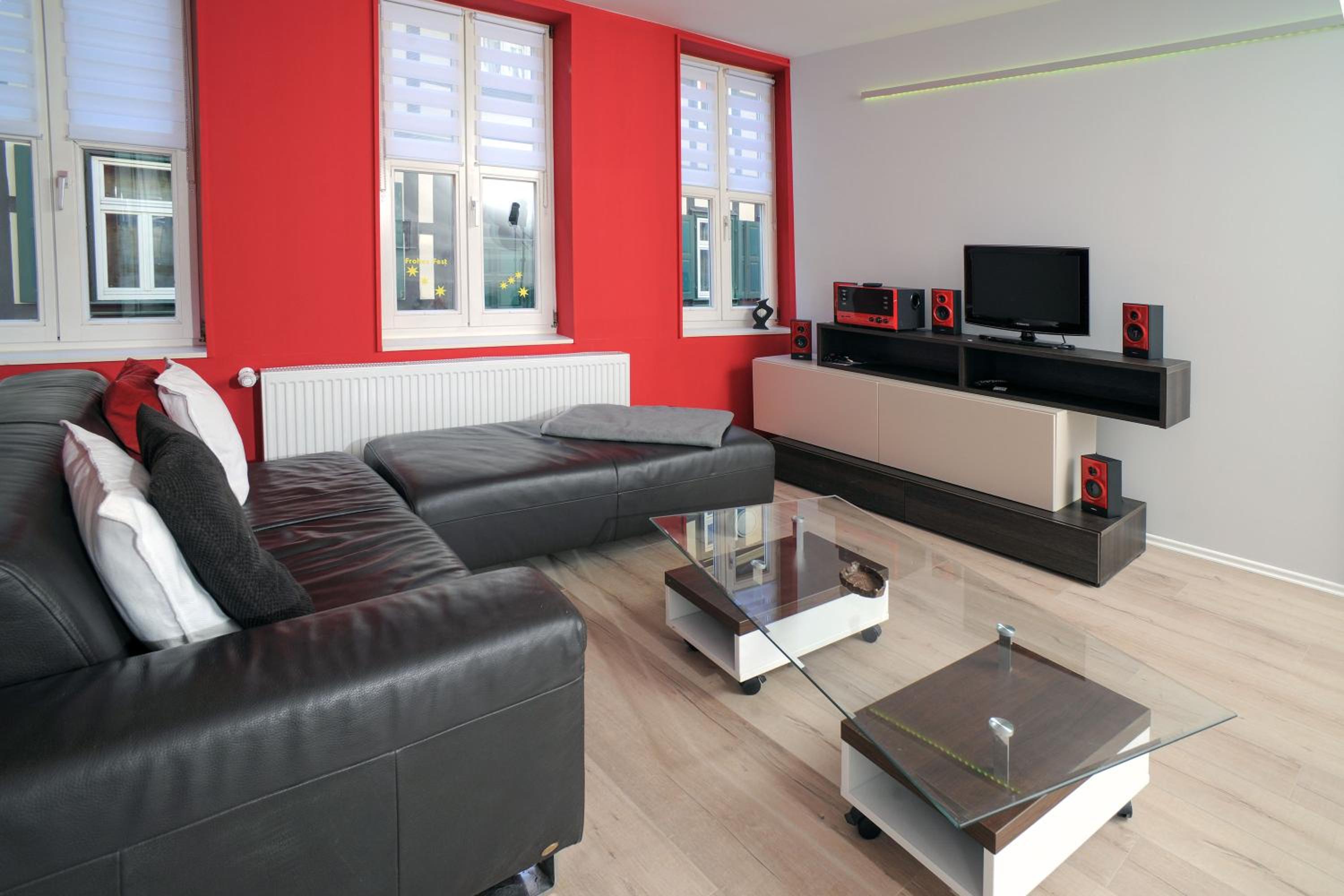 Studio Apartment - Photo 1