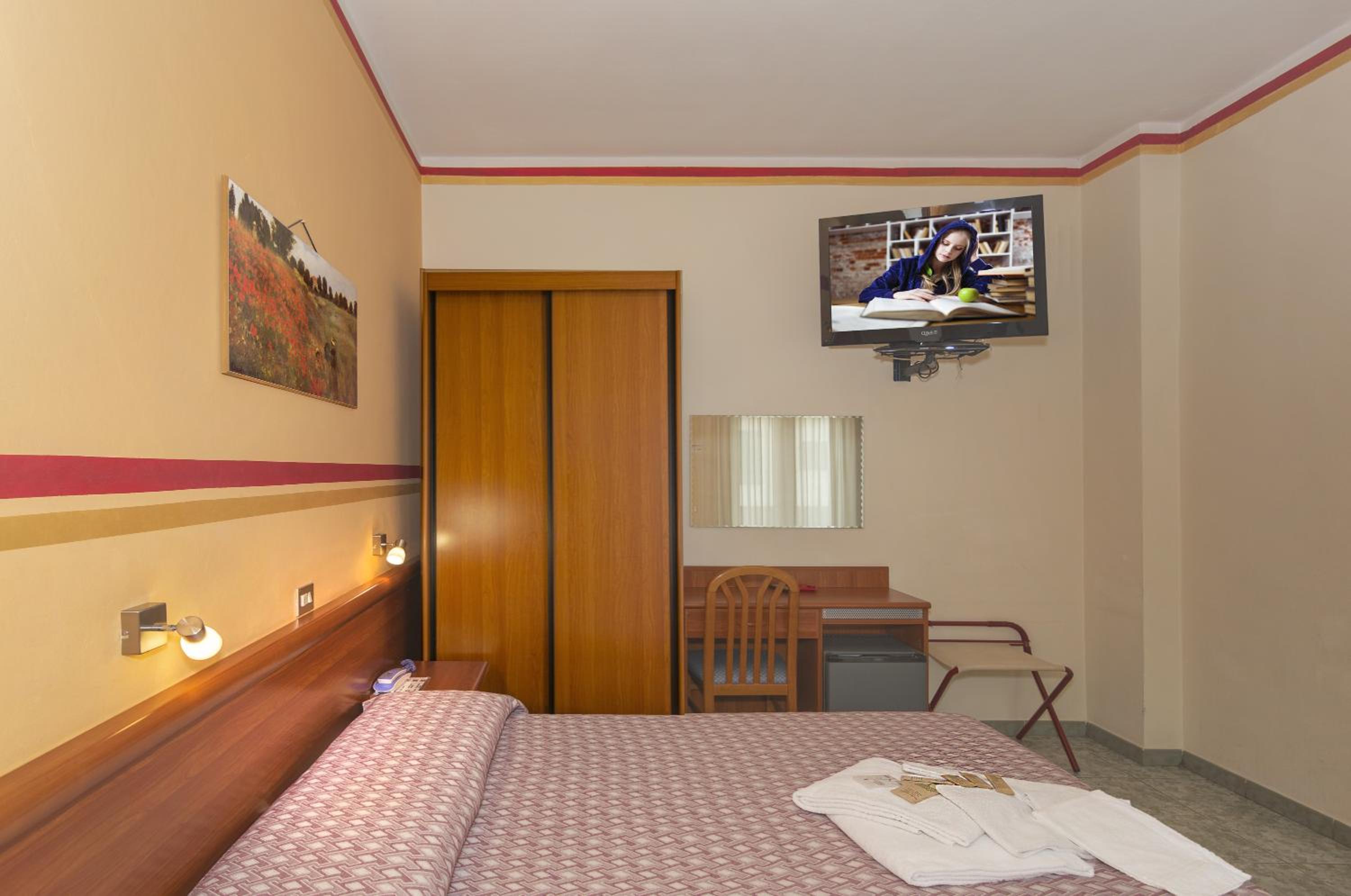 Double or Twin Room photo 3
