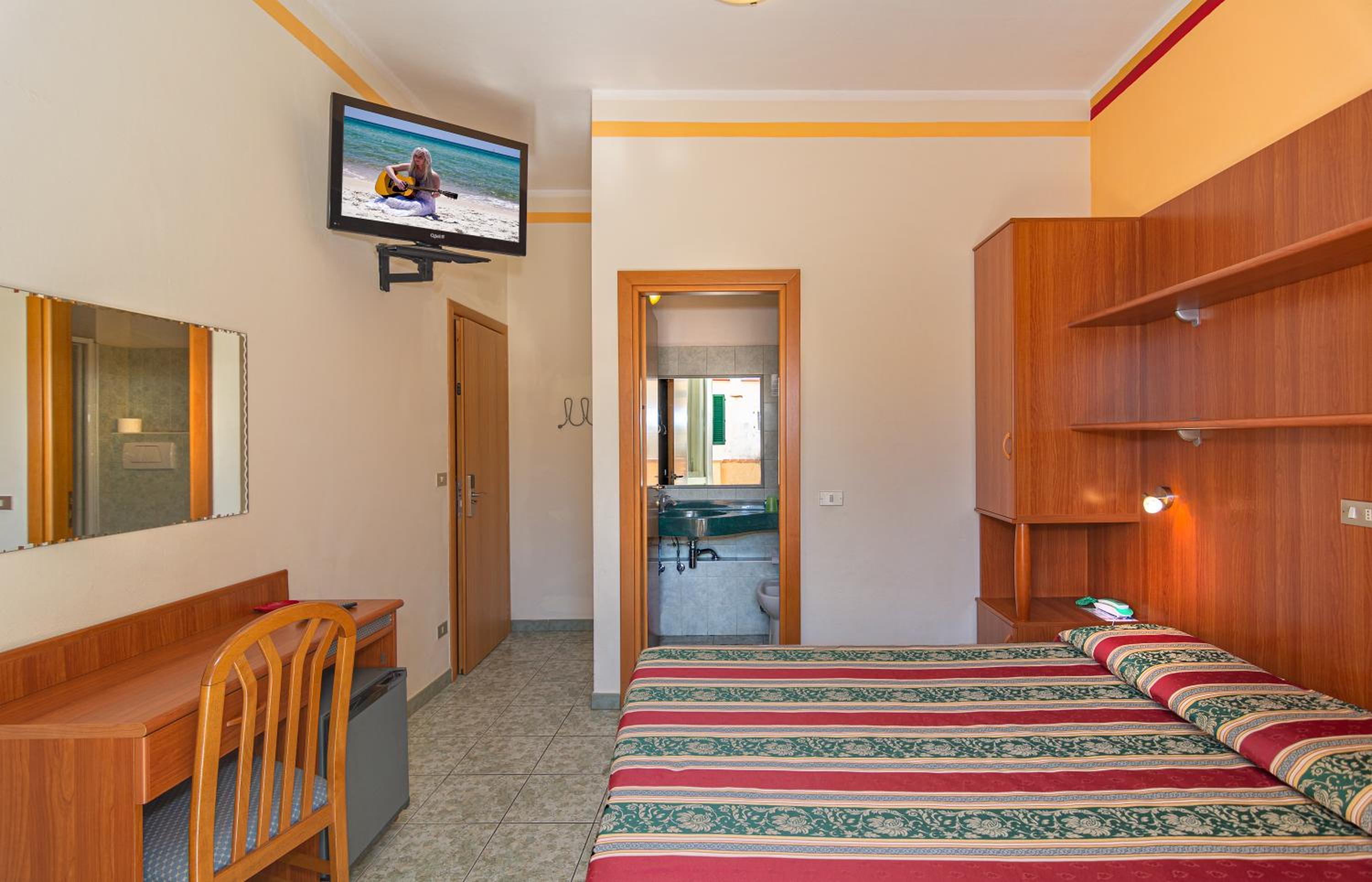 Family Room with Balcony photo 3