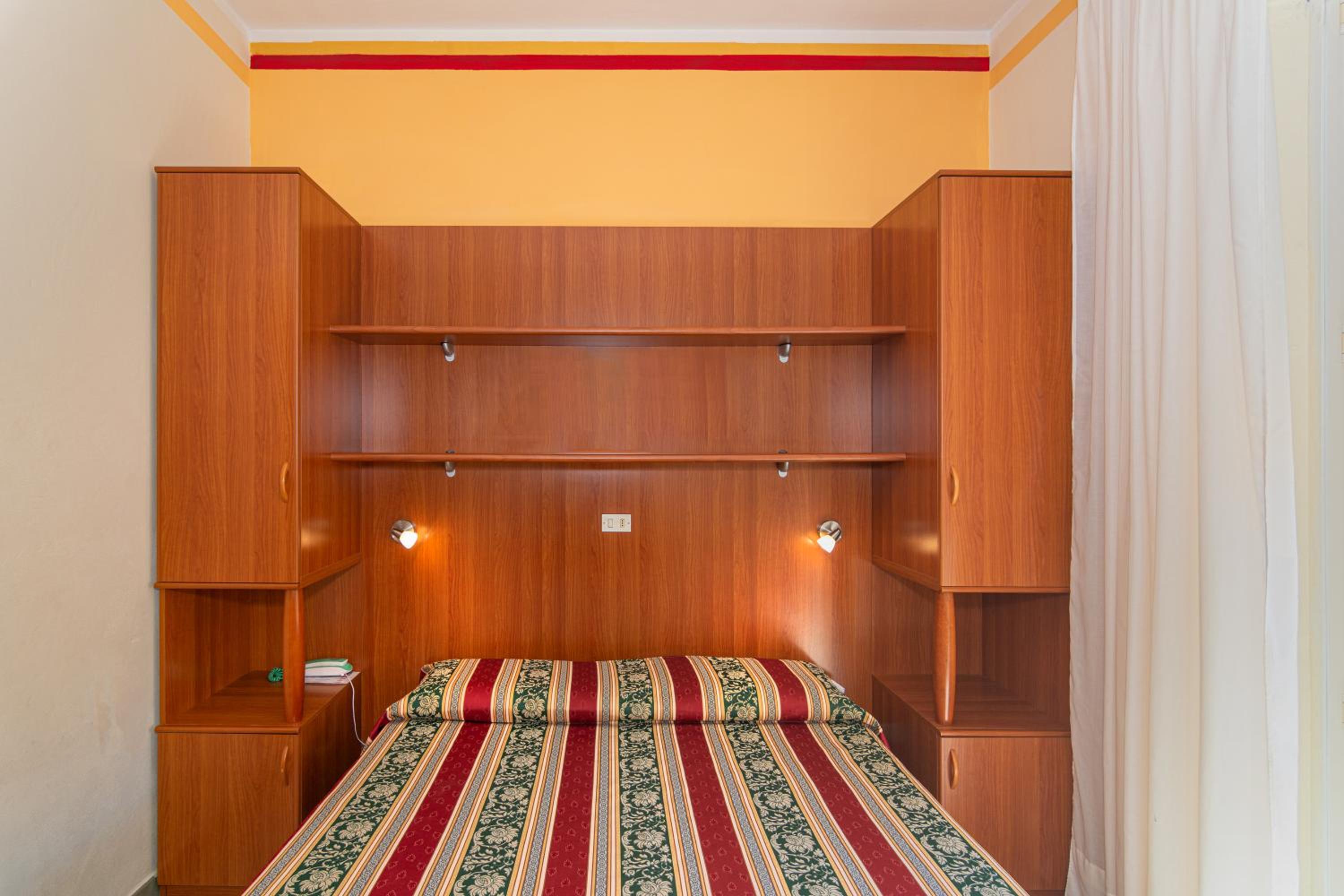 Double or Twin Room with Partial Sea View photo 2