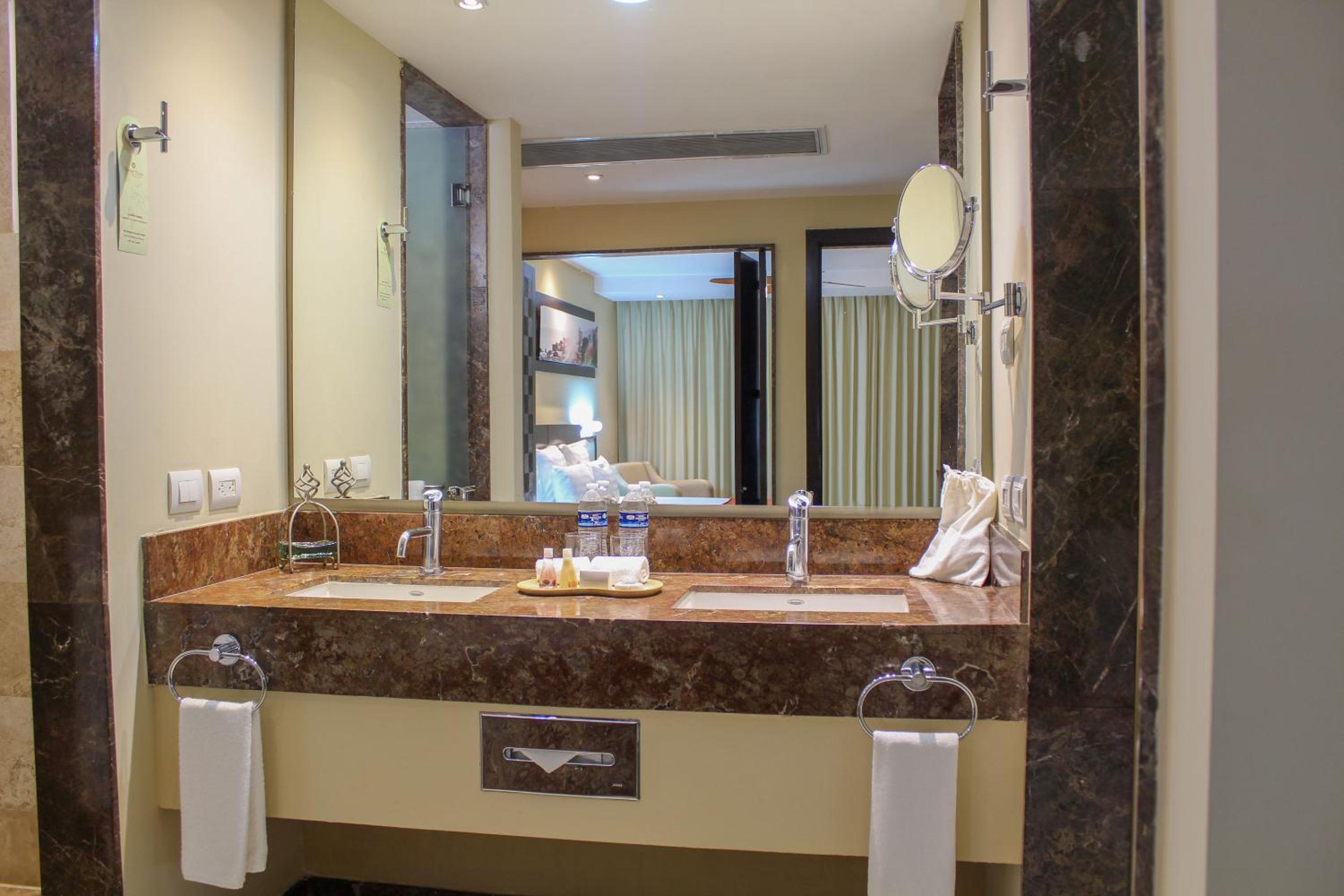 SUITE CON JACUZZI OCEANFRONT - Photo 14