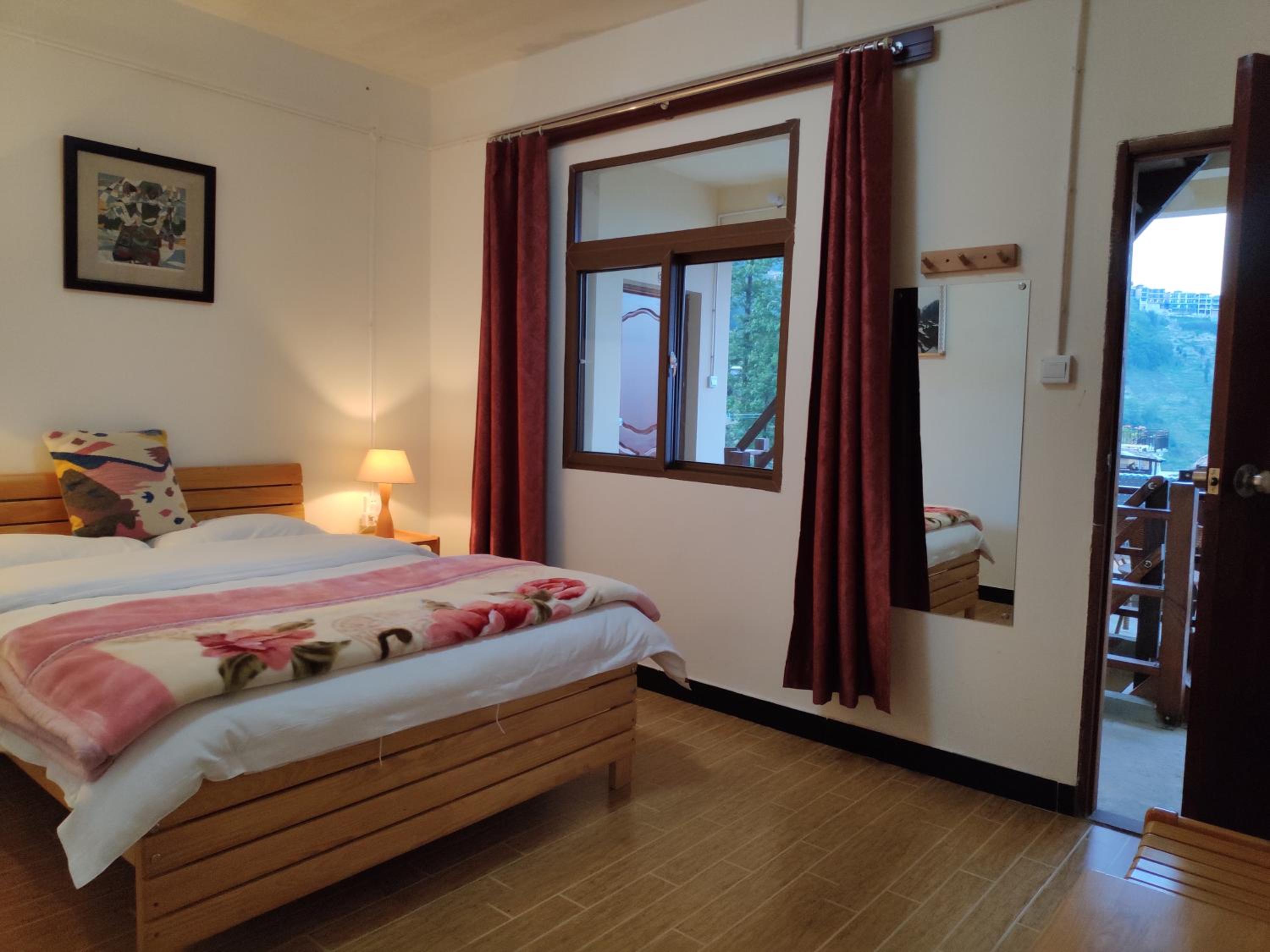 Standard King Room photo 3