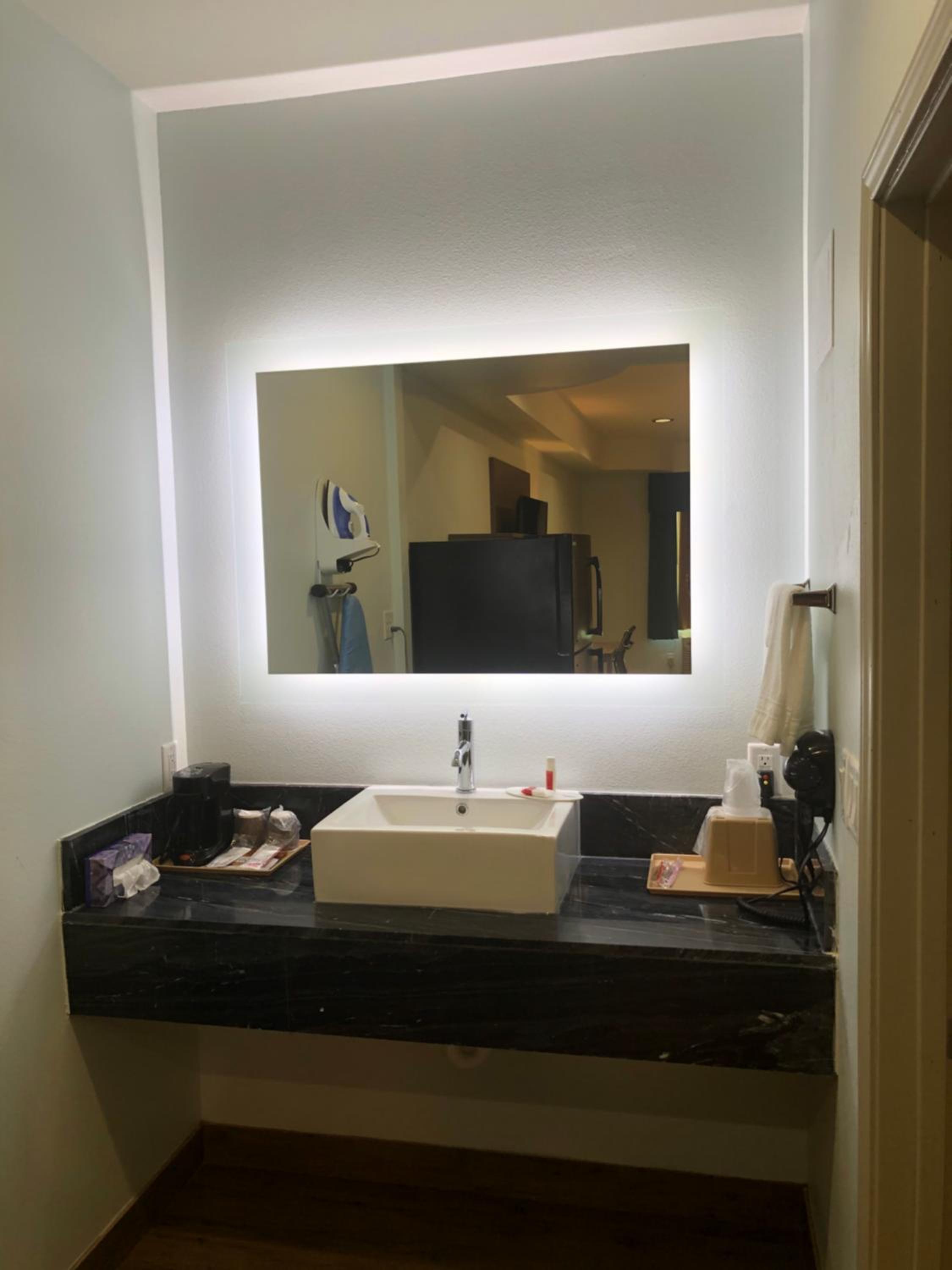 King Room - Non-Smoking - Photo 6