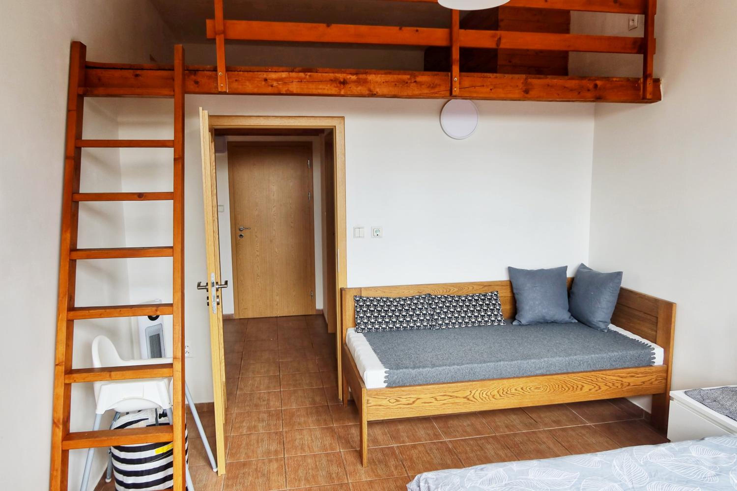 Apartment with Mountain View - Photo 18