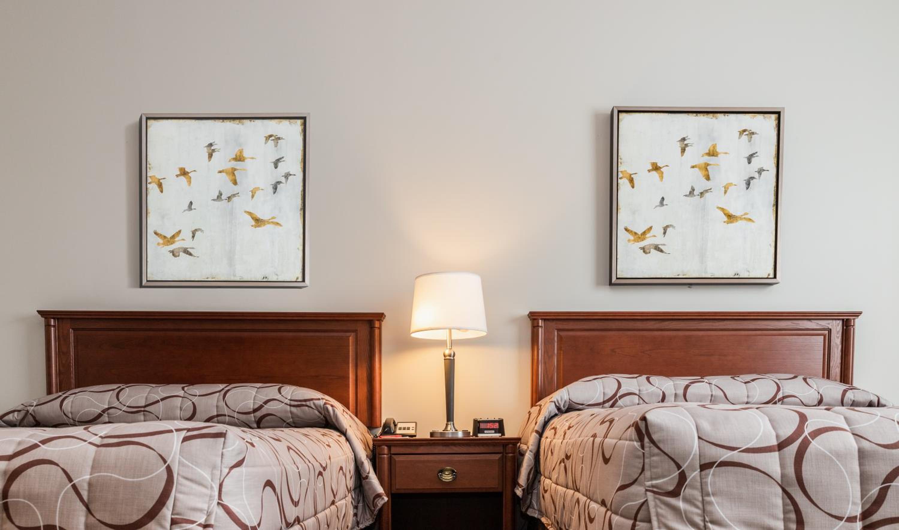 Queen Room with Two Queen Beds photo 3