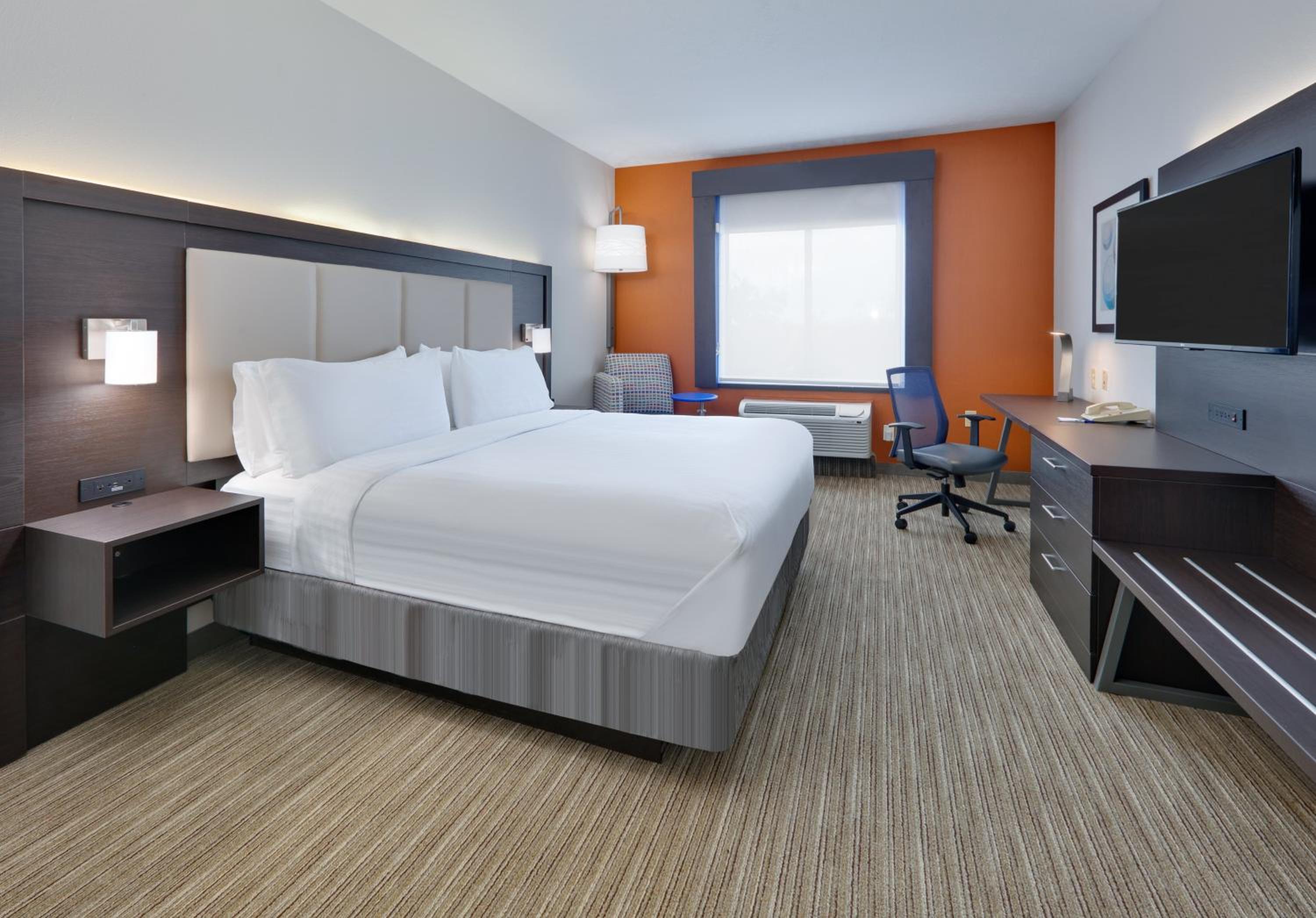 Standard King Room - Photo 2