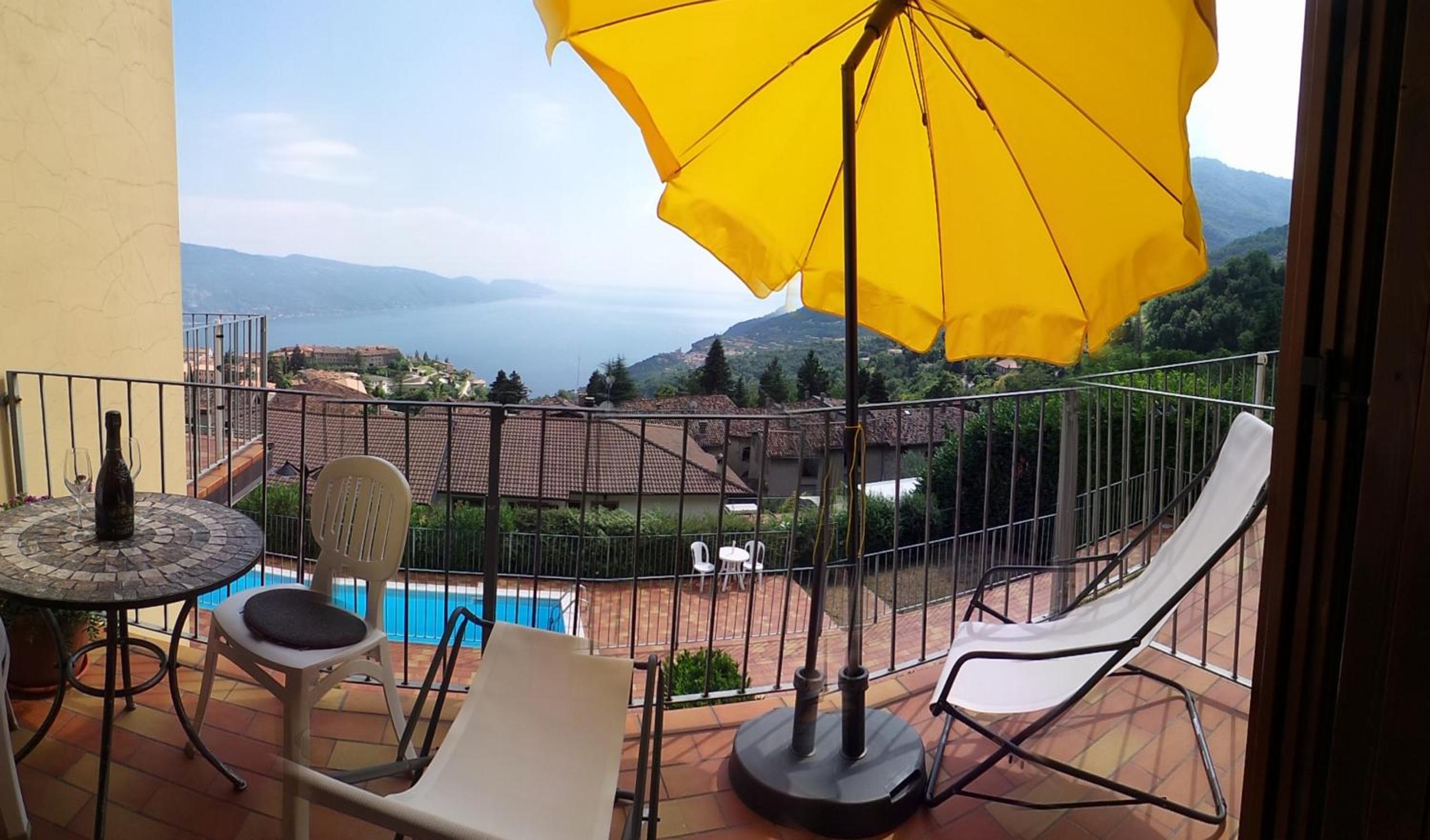 Apartment with Lake View