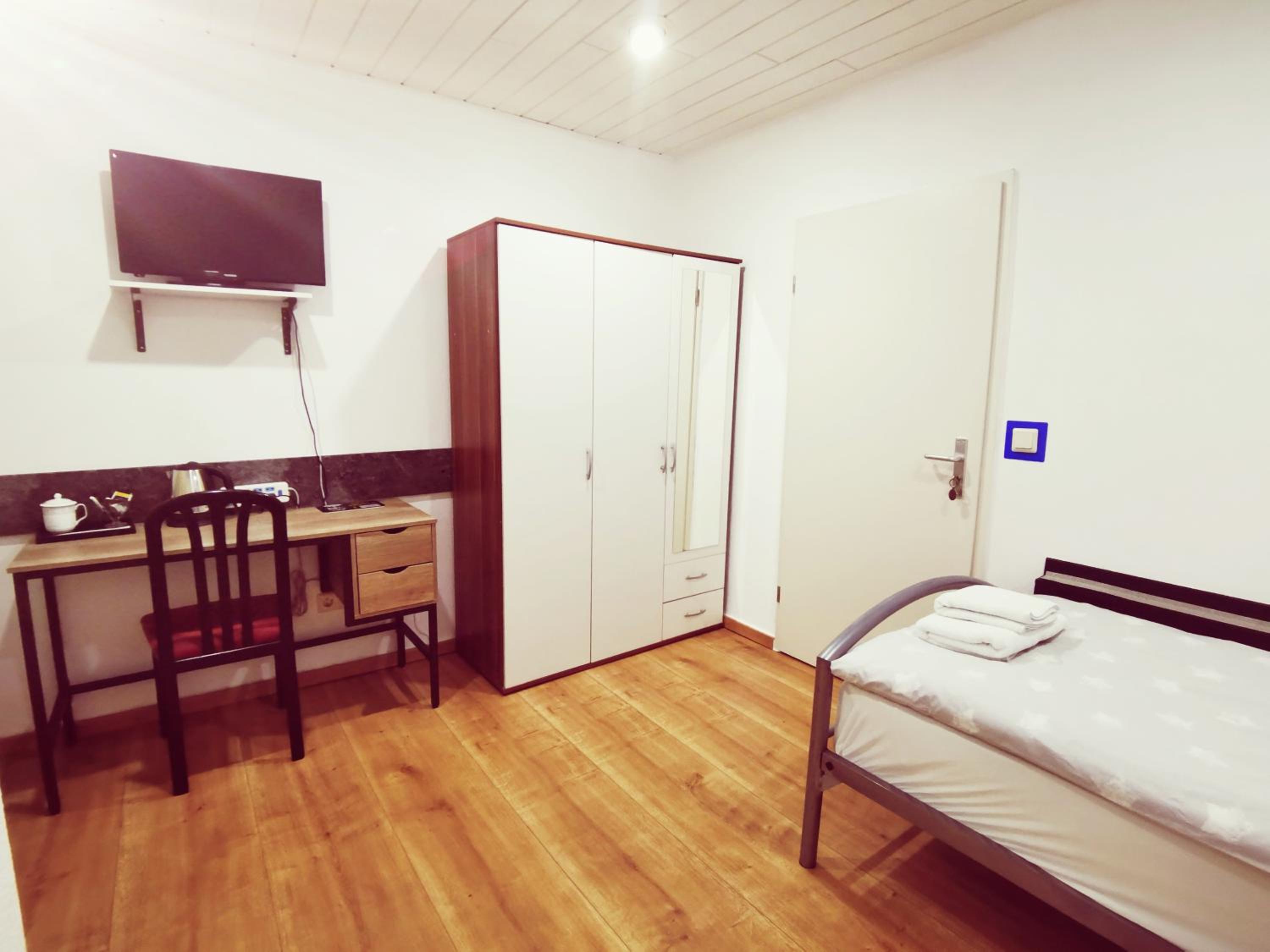 Standard Single Room with Shower photo 3