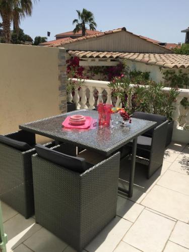 Apartment with Terrace photo 2