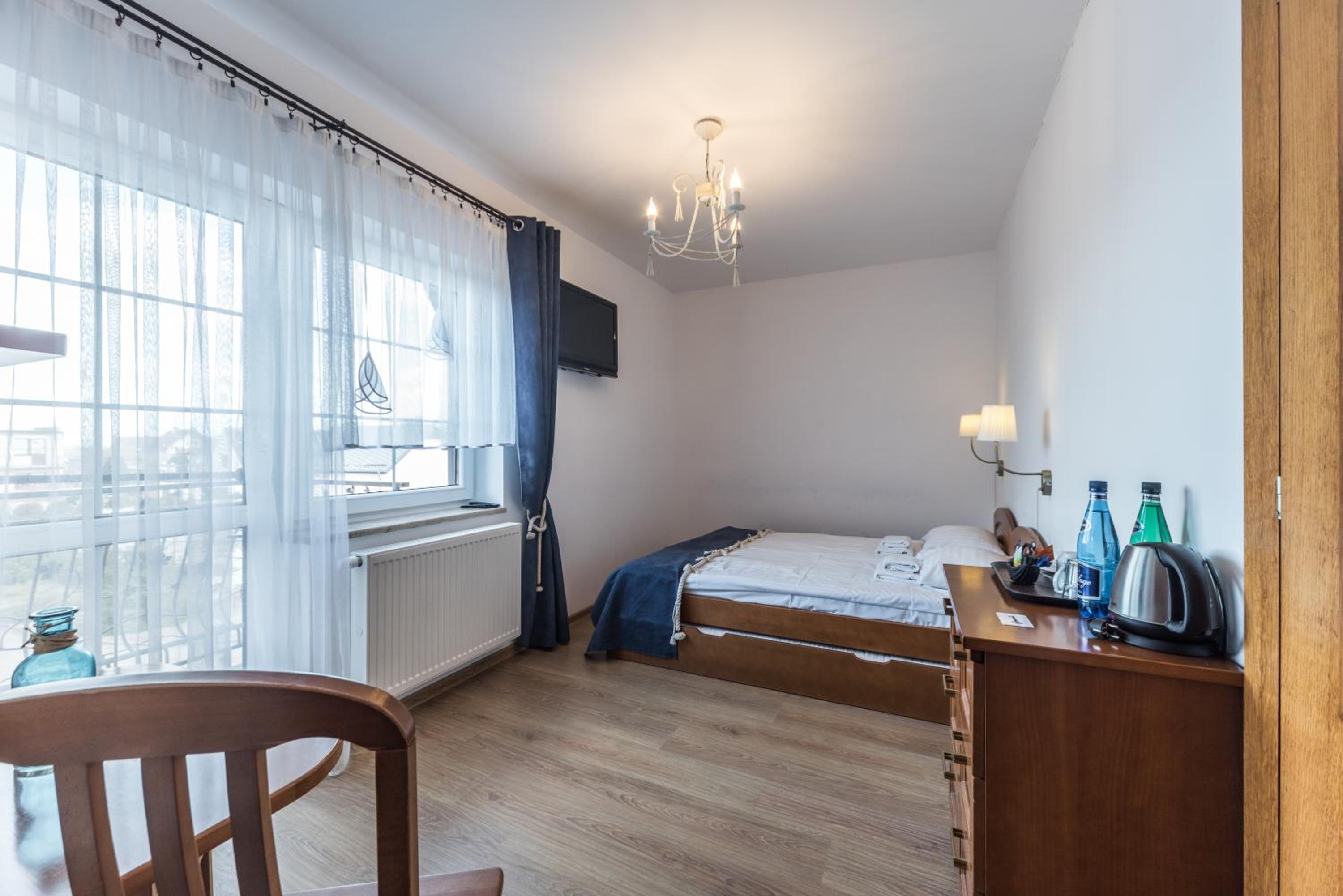 Double Room with Balcony - Photo 3